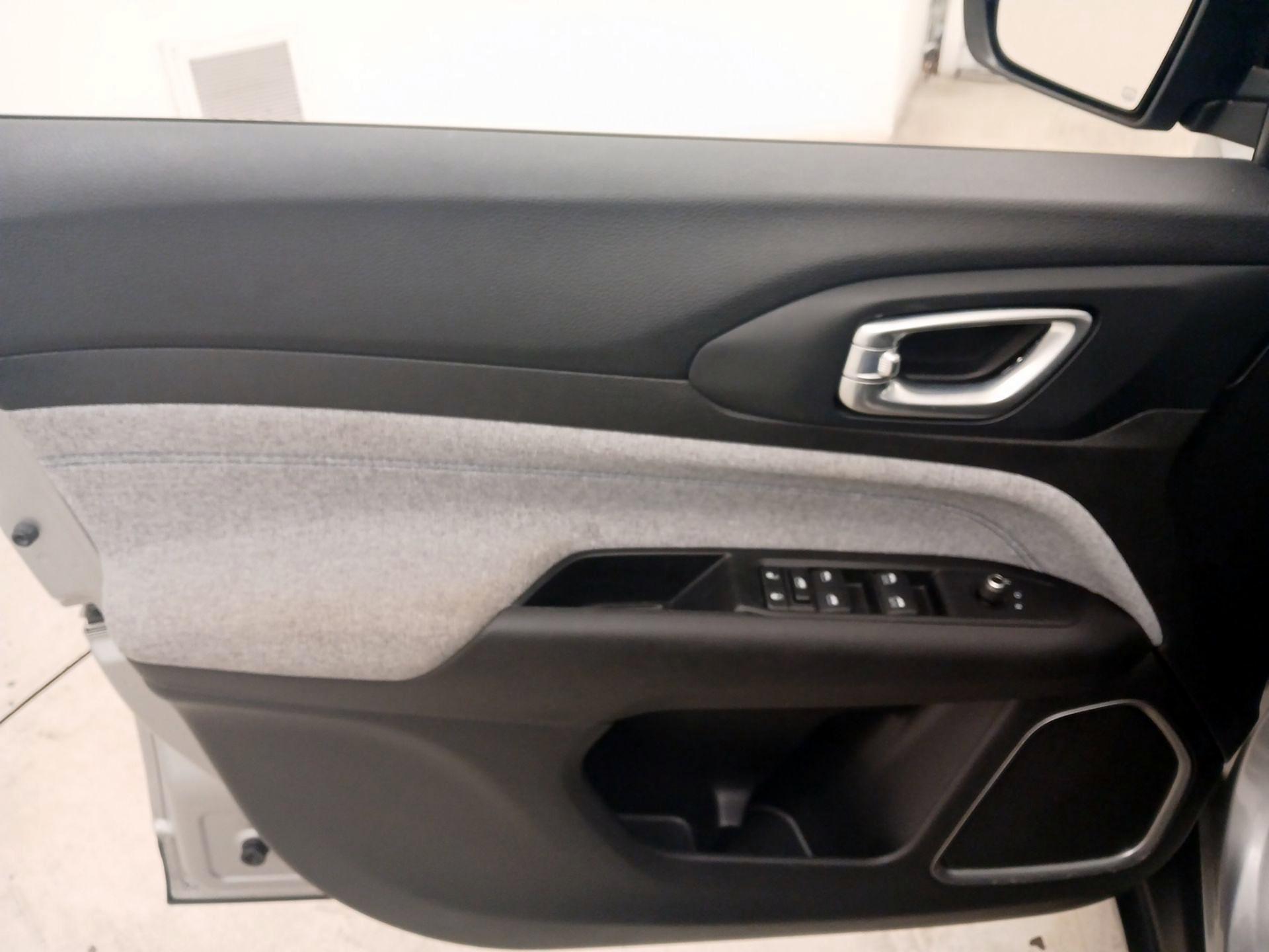 Thumbnail: 2022 Jeep Compass - 12