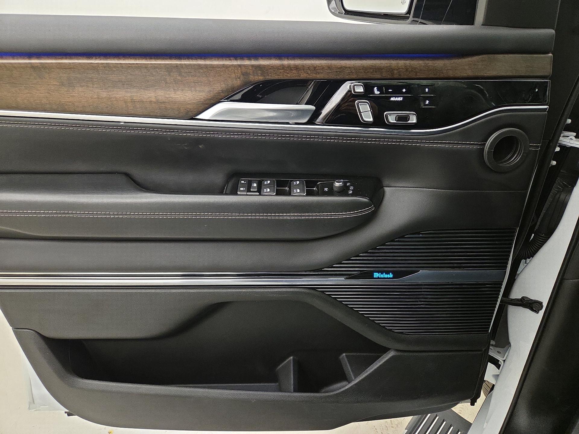 Thumbnail: 2022 Jeep Grand Wagoneer - 12