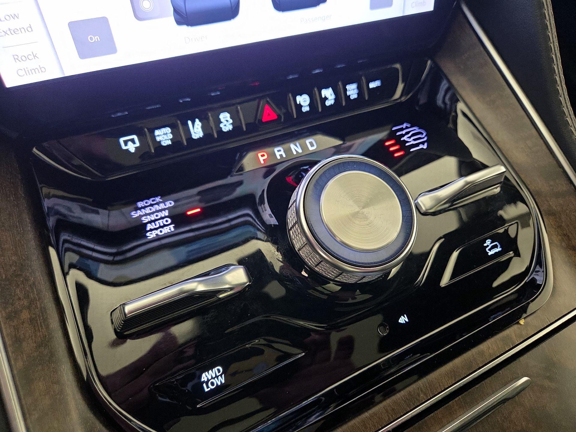 Thumbnail: 2022 Jeep Grand Wagoneer - 18