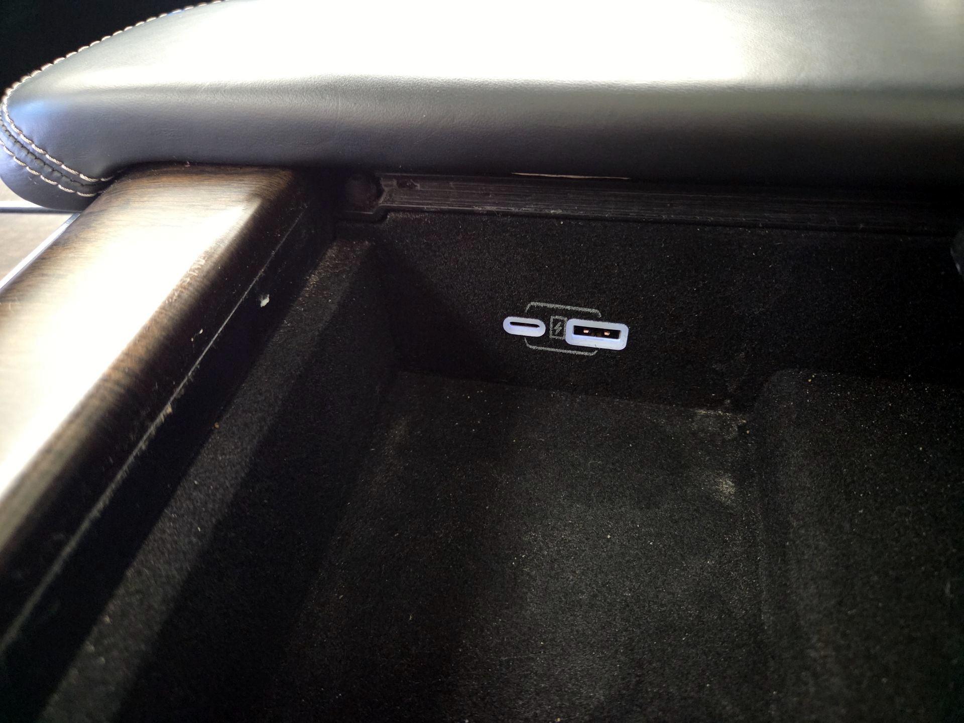 Thumbnail: 2022 Jeep Grand Wagoneer - 19