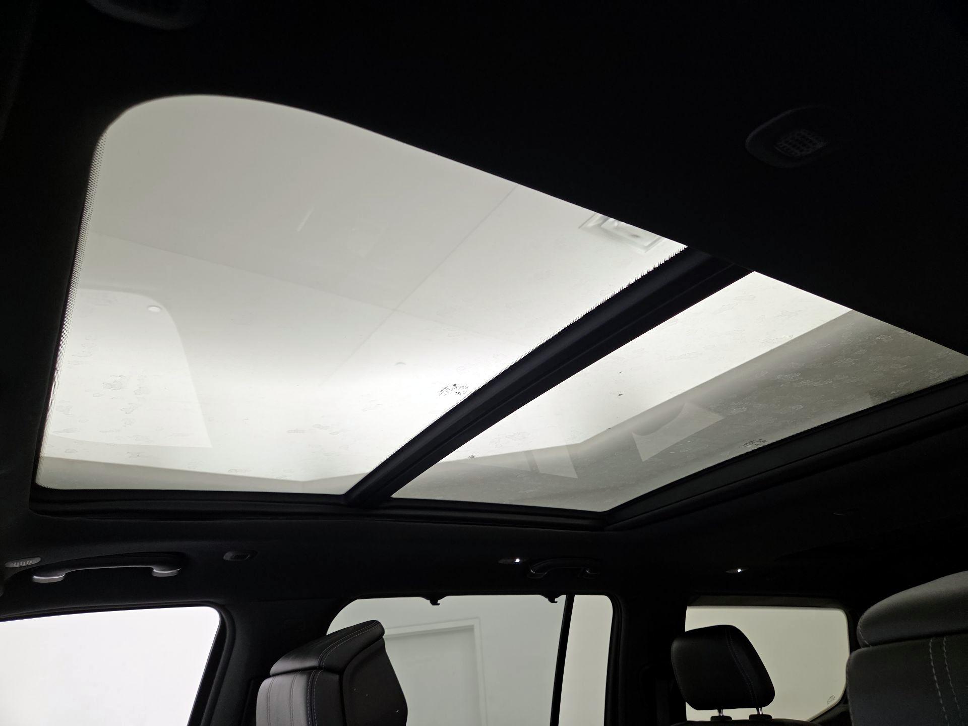 Thumbnail: 2022 Jeep Grand Wagoneer - 20