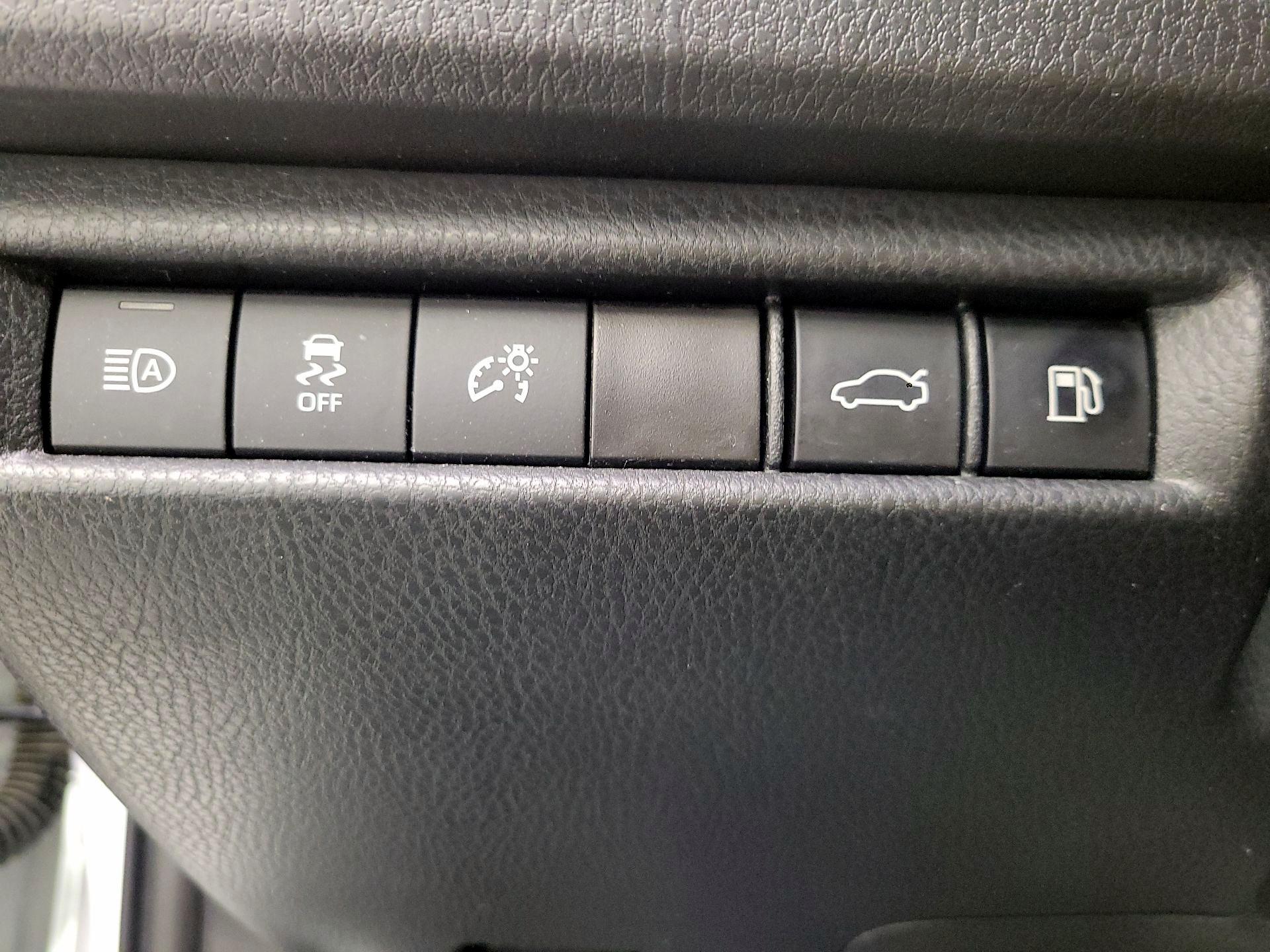 Thumbnail: 2025 Toyota Camry - 11