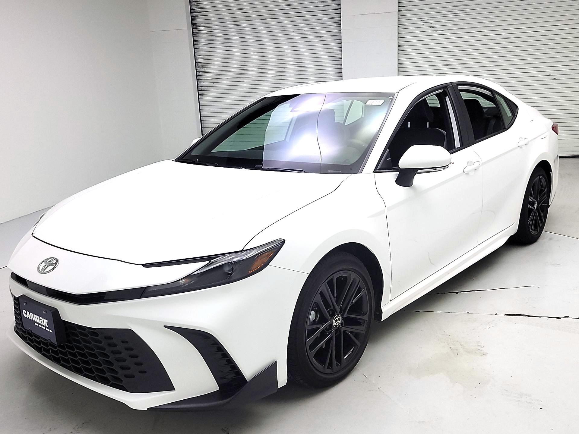 Thumbnail: 2025 Toyota Camry - 3