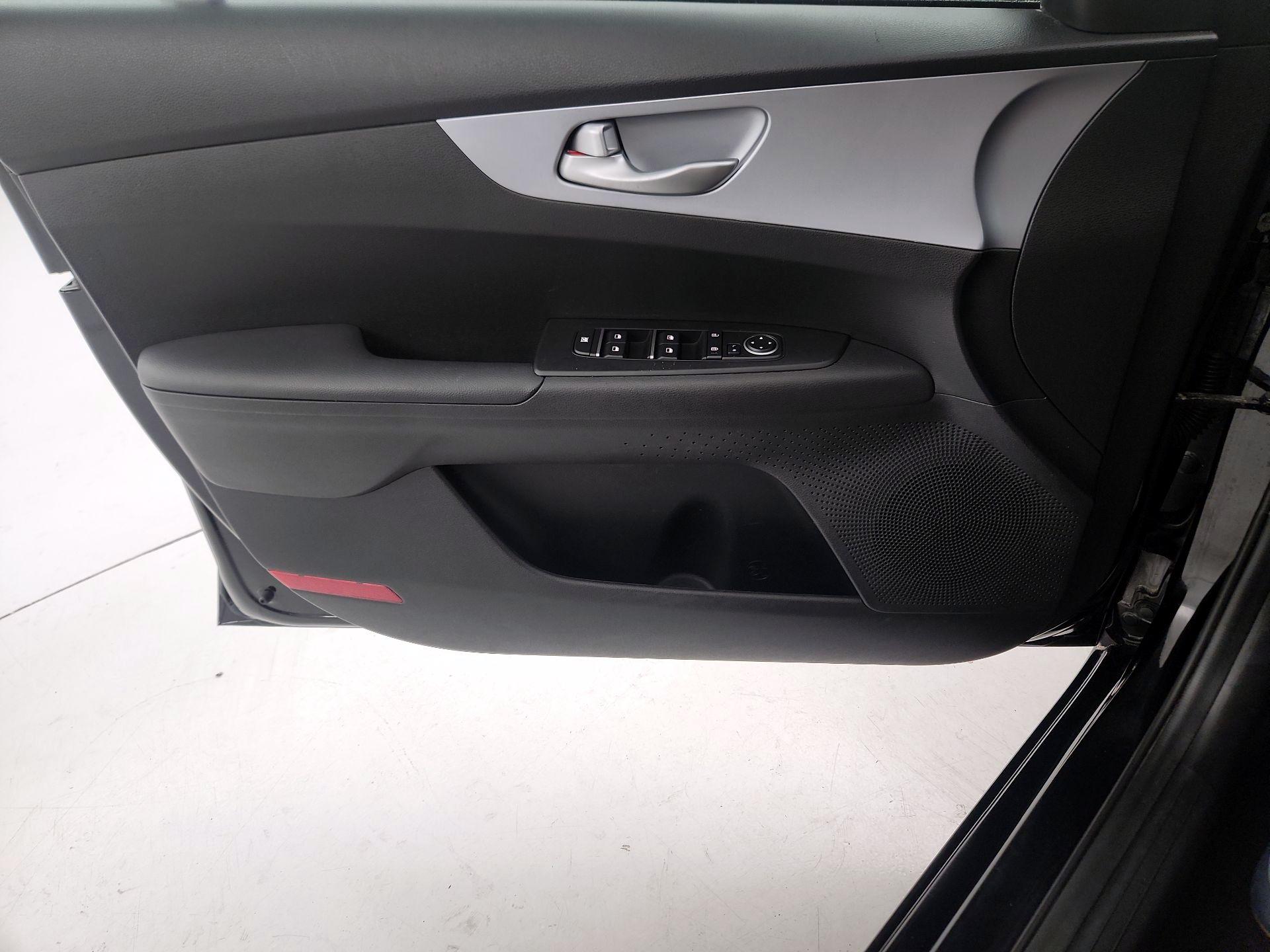 Thumbnail: 2023 Kia Forte - 12