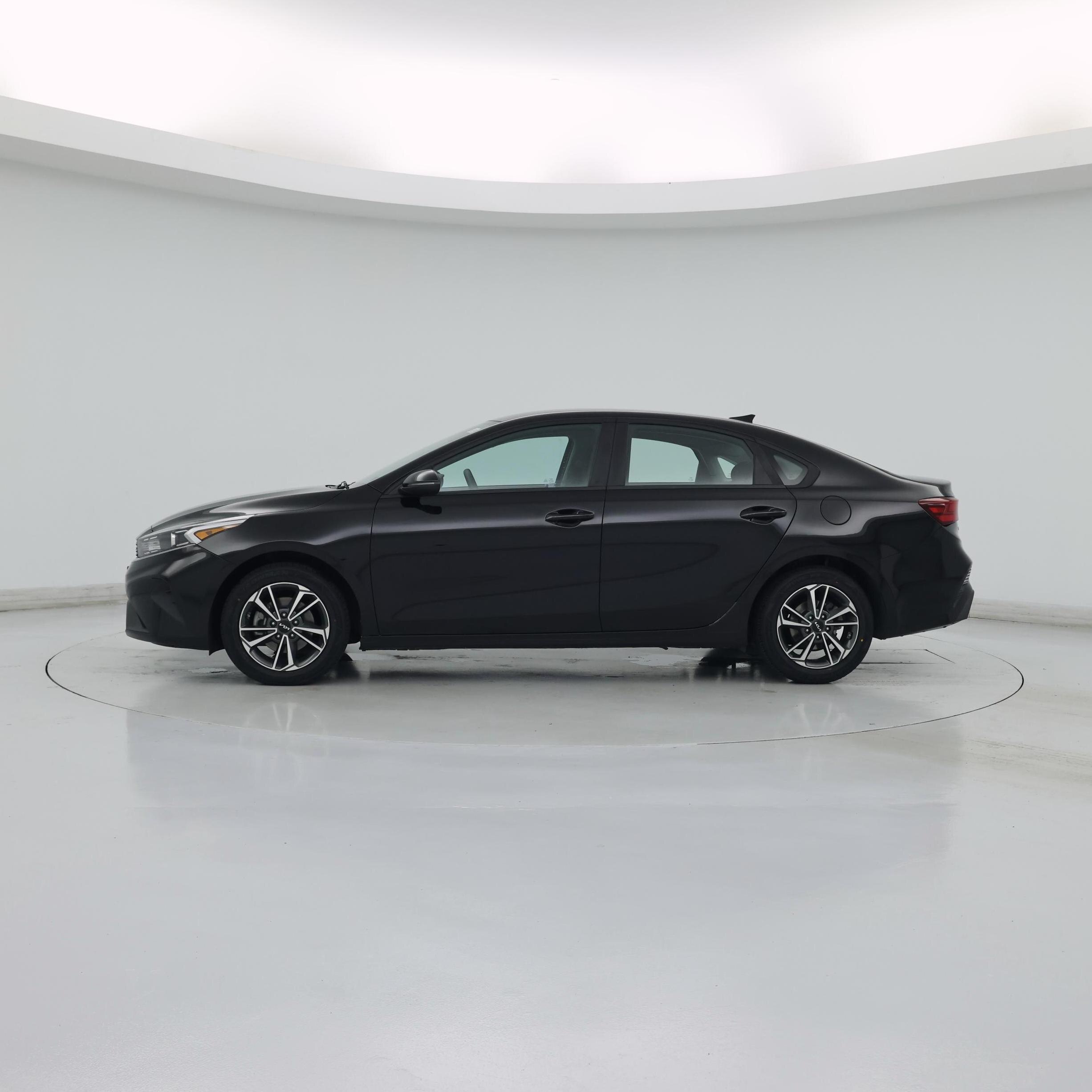 Thumbnail: 2023 Kia Forte - 3