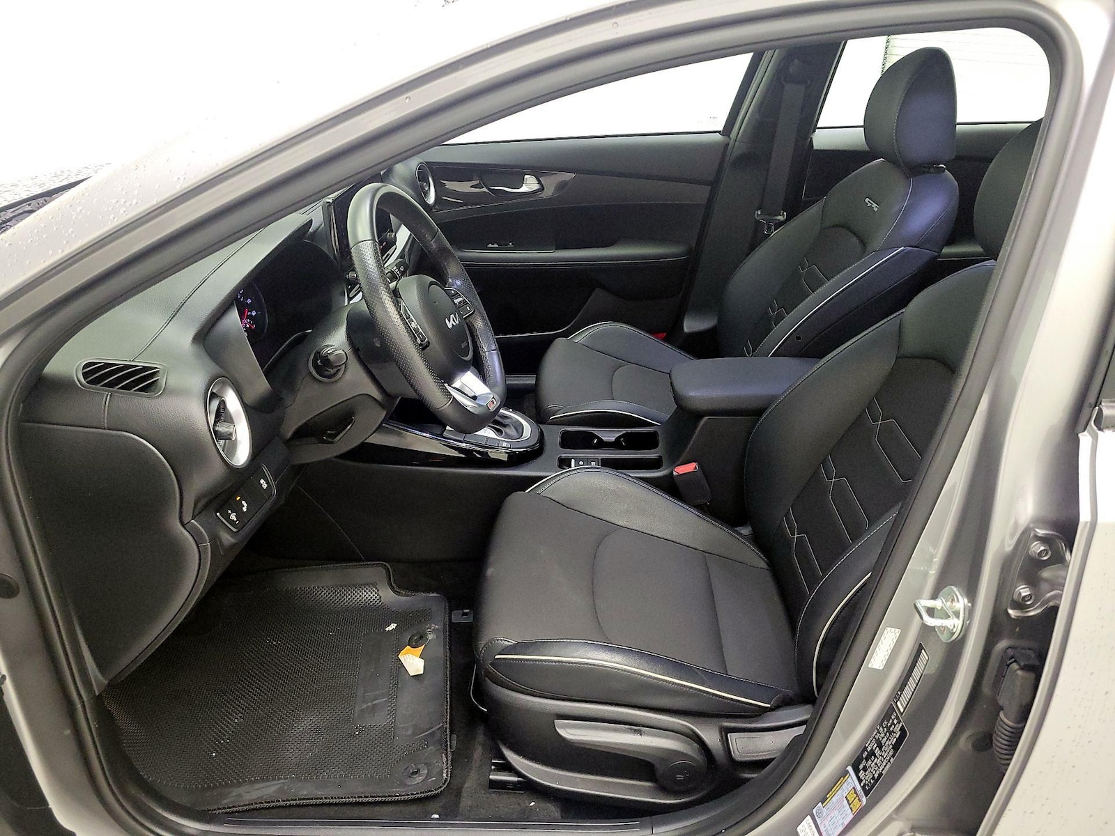 2023 Kia Forte GT-Line - Photo 12