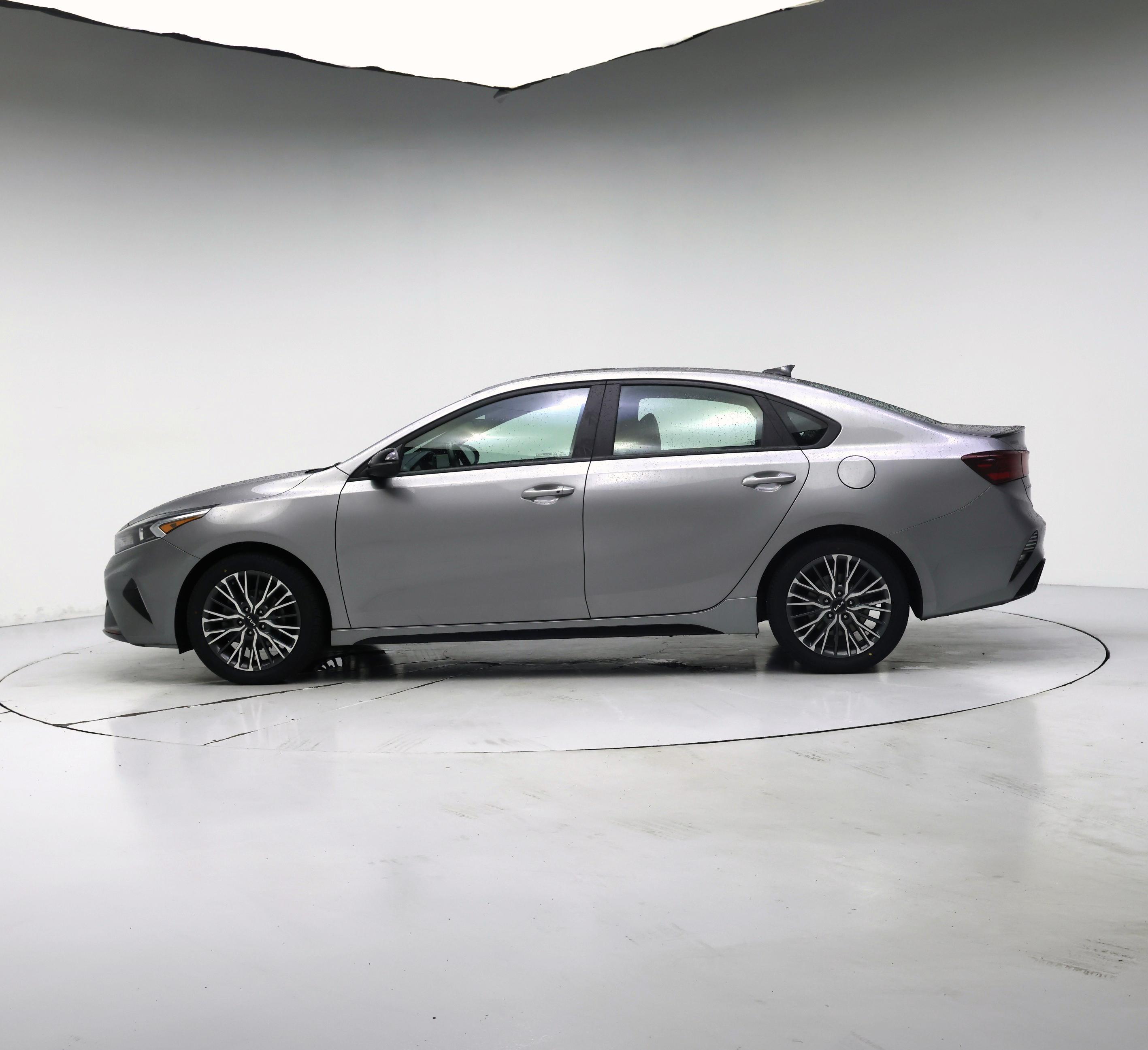 Thumbnail: 2023 Kia Forte - 3