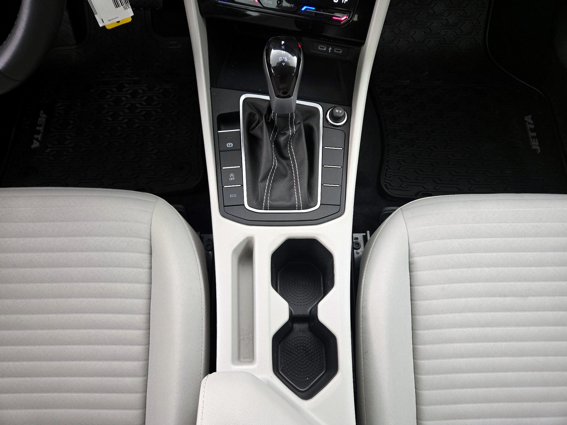 Thumbnail: 2025 Volkswagen Jetta - 17