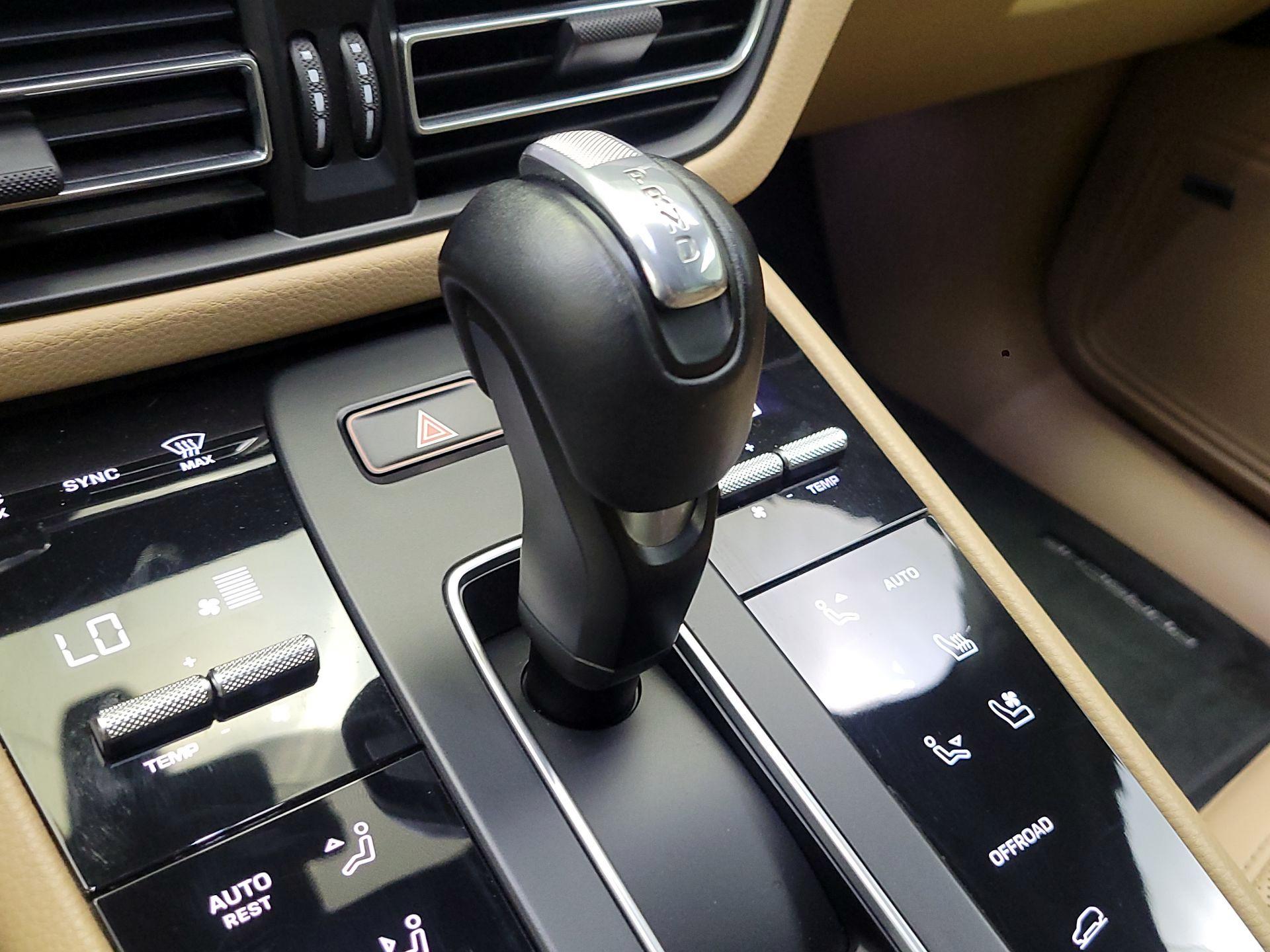 Thumbnail: 2022 Porsche Macan - 18