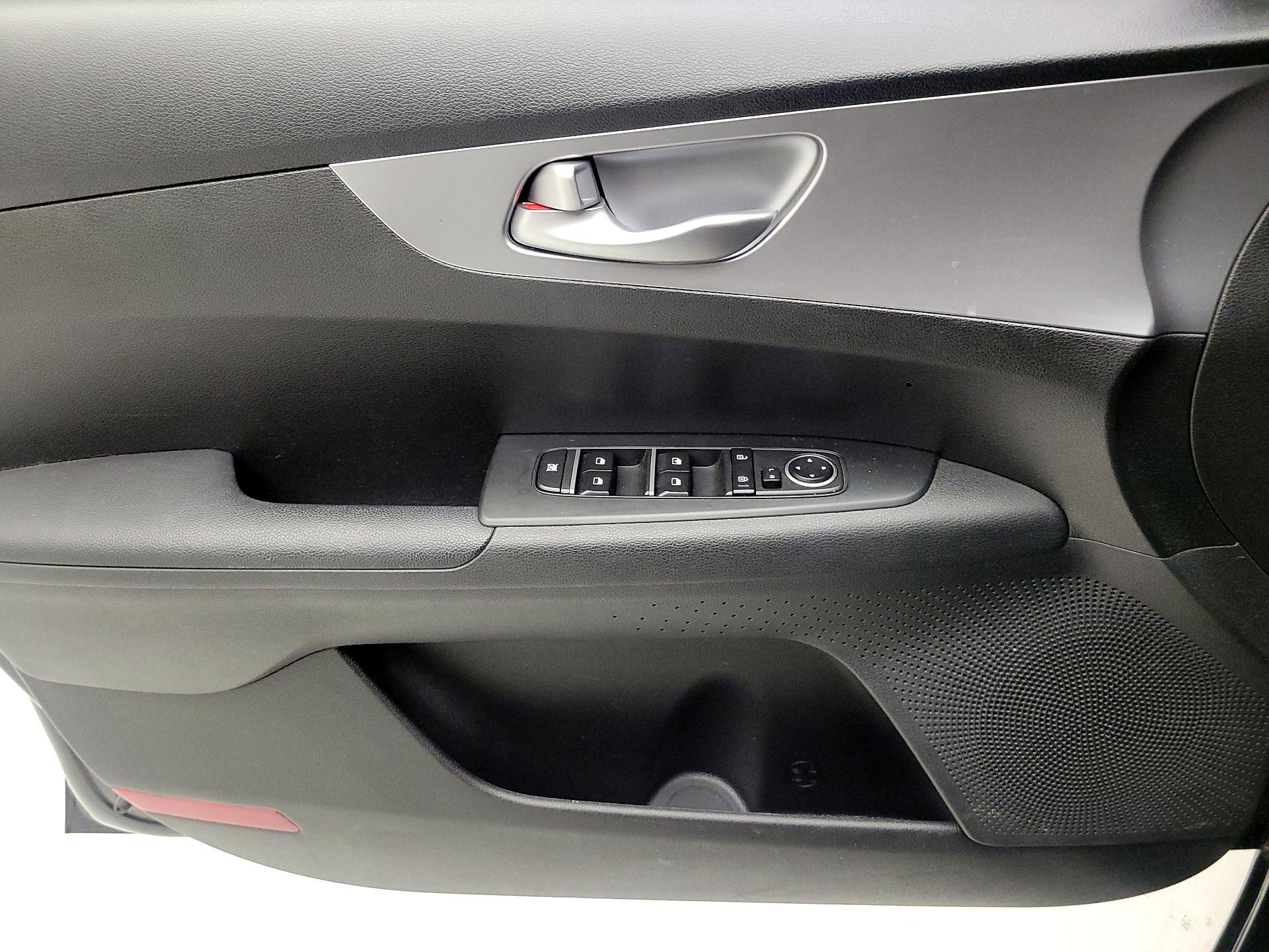 Thumbnail: 2023 Kia Forte - 10