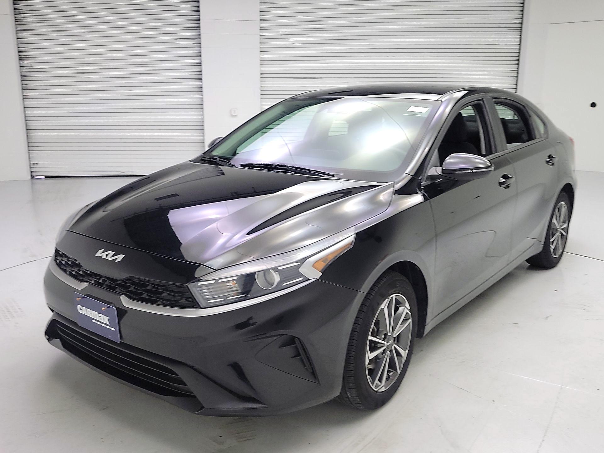 Thumbnail: 2023 Kia Forte - 3