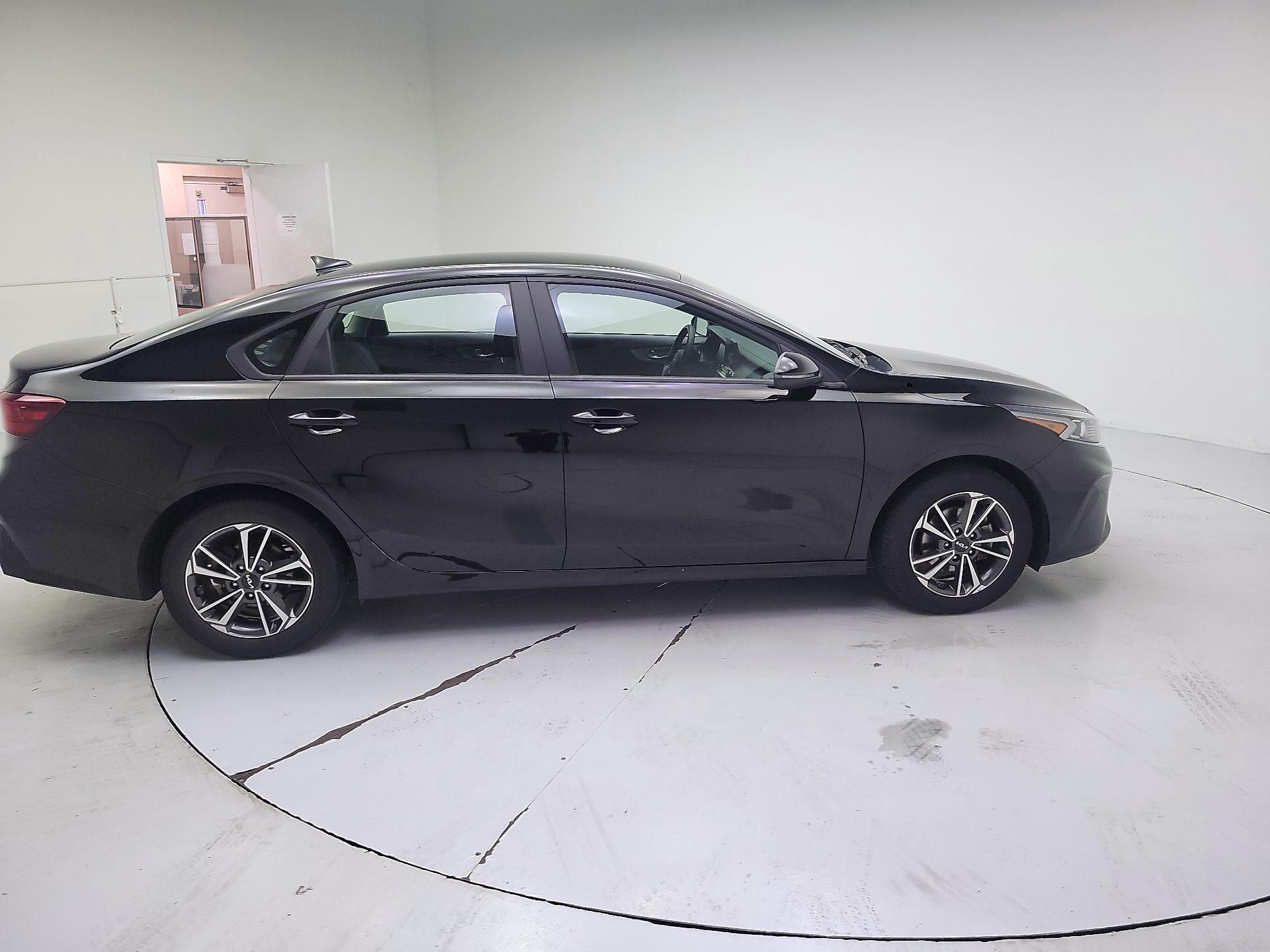 Thumbnail: 2023 Kia Forte - 4