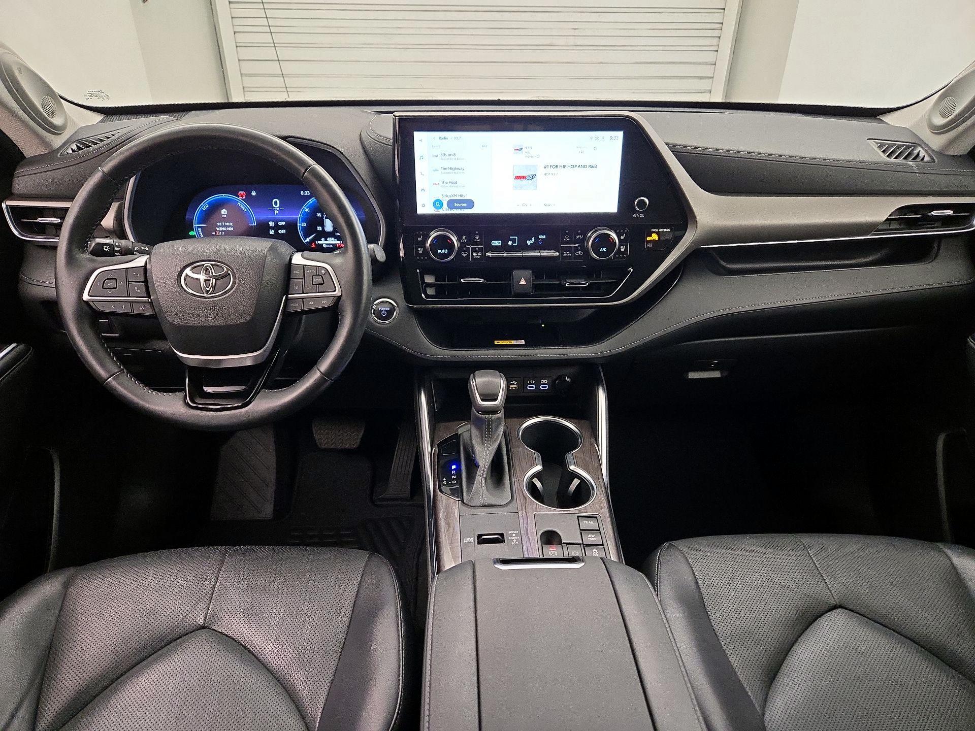 Thumbnail: 2023 Toyota Highlander - 9