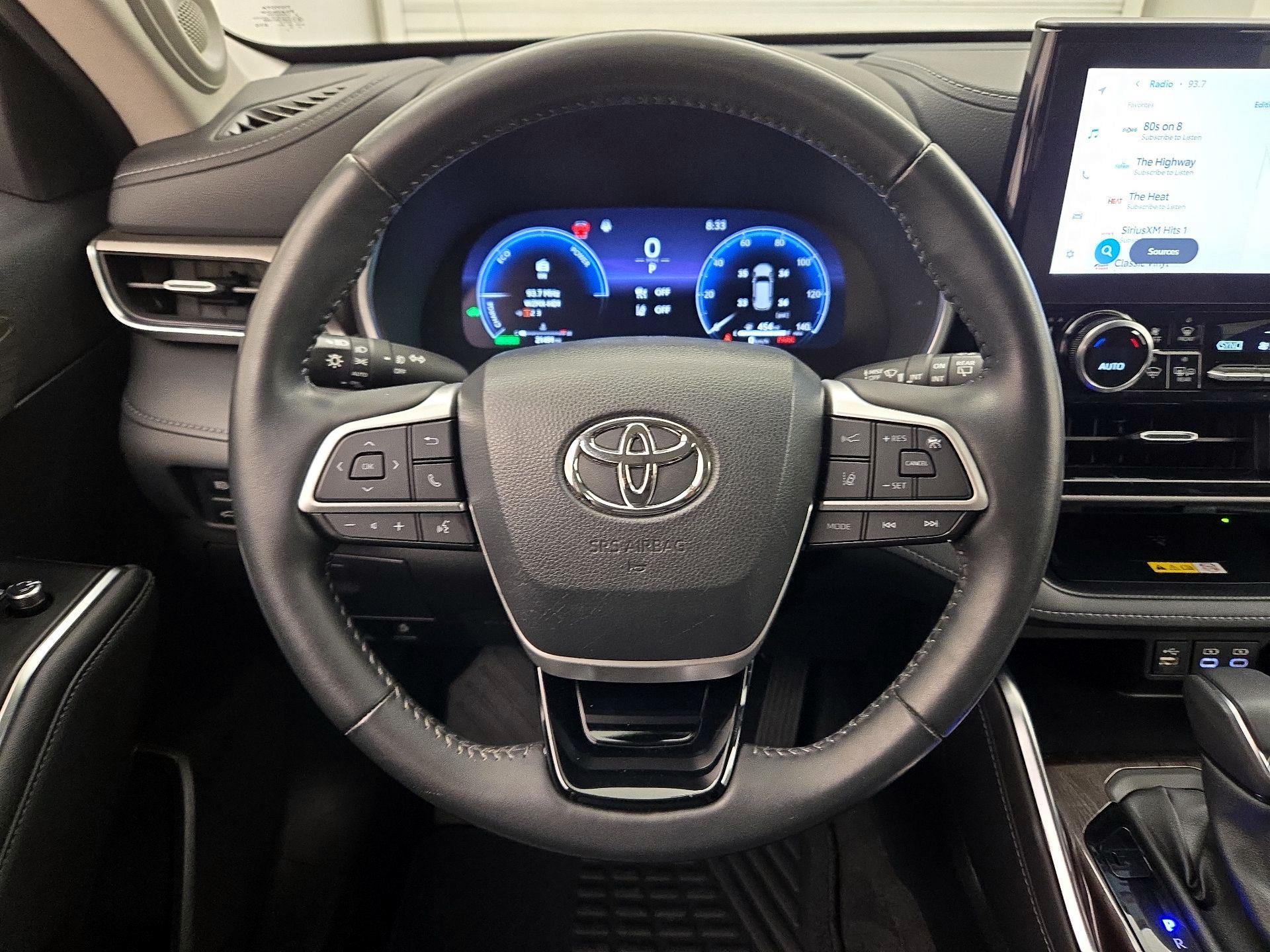 Thumbnail: 2023 Toyota Highlander - 10