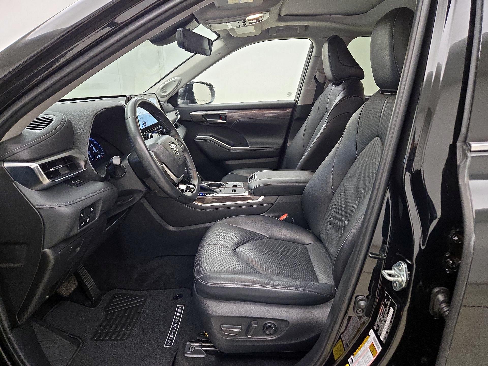 Thumbnail: 2023 Toyota Highlander - 11