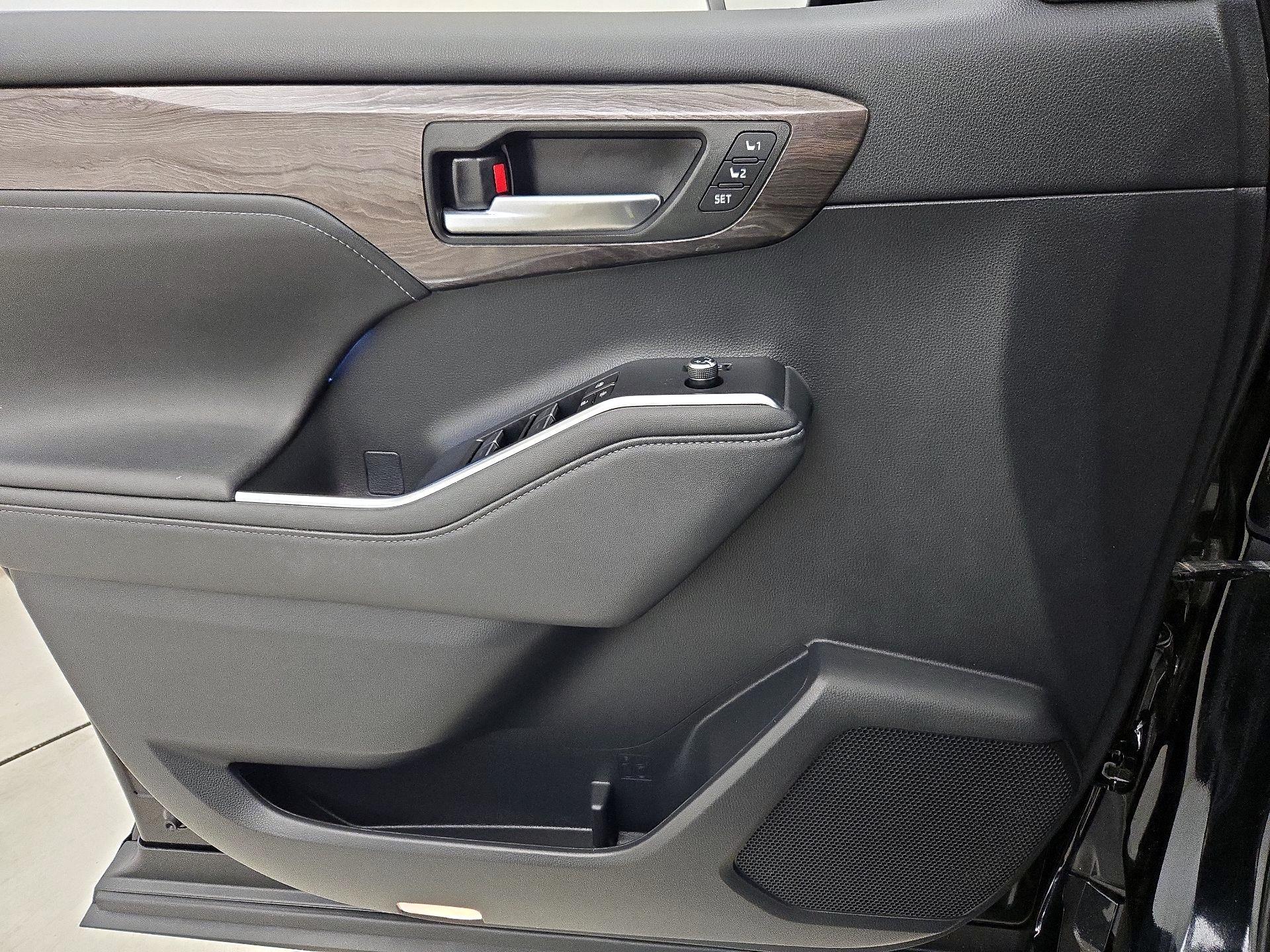 Thumbnail: 2023 Toyota Highlander - 12