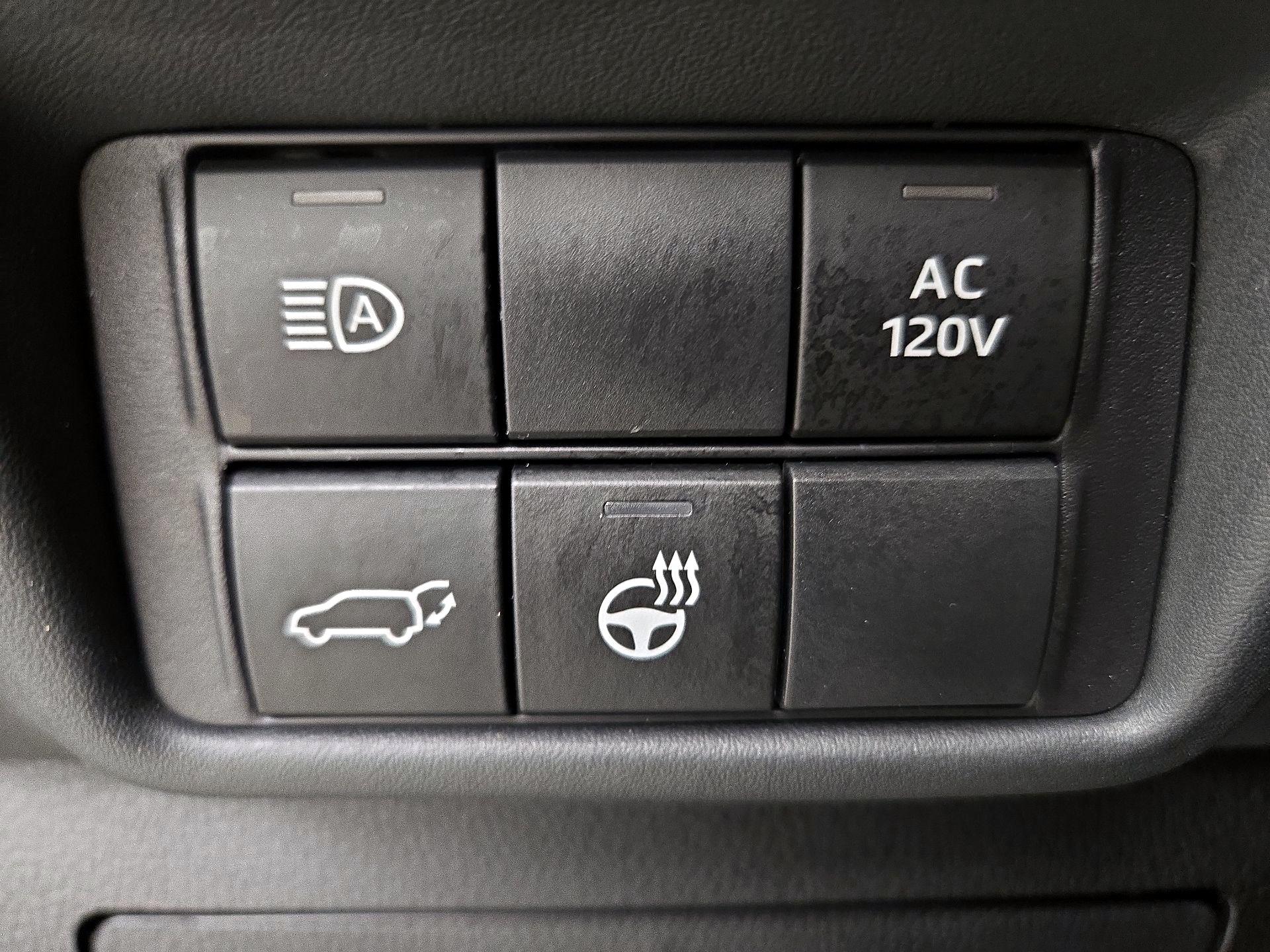 Thumbnail: 2023 Toyota Highlander - 13