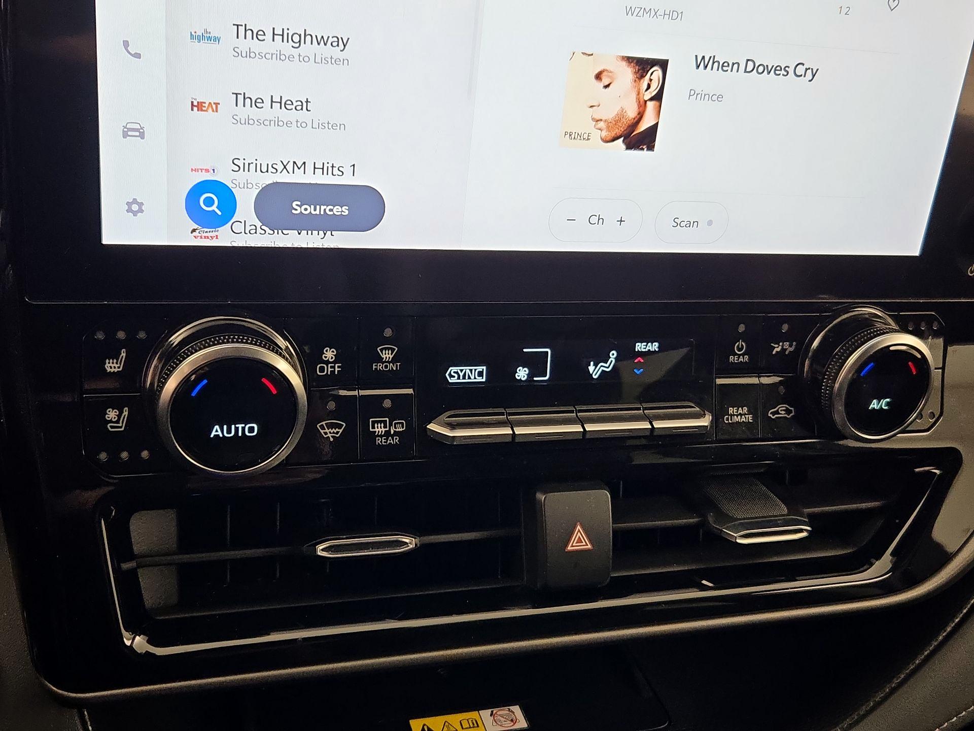 Thumbnail: 2023 Toyota Highlander - 16