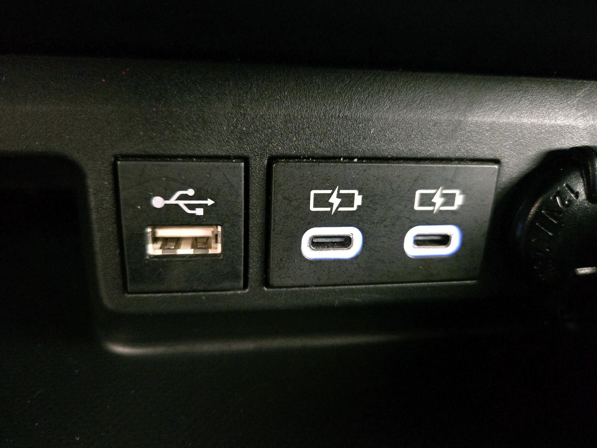 Thumbnail: 2023 Toyota Highlander - 18