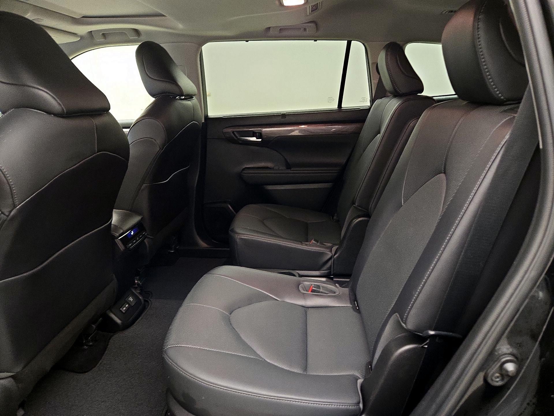 Thumbnail: 2023 Toyota Highlander - 19