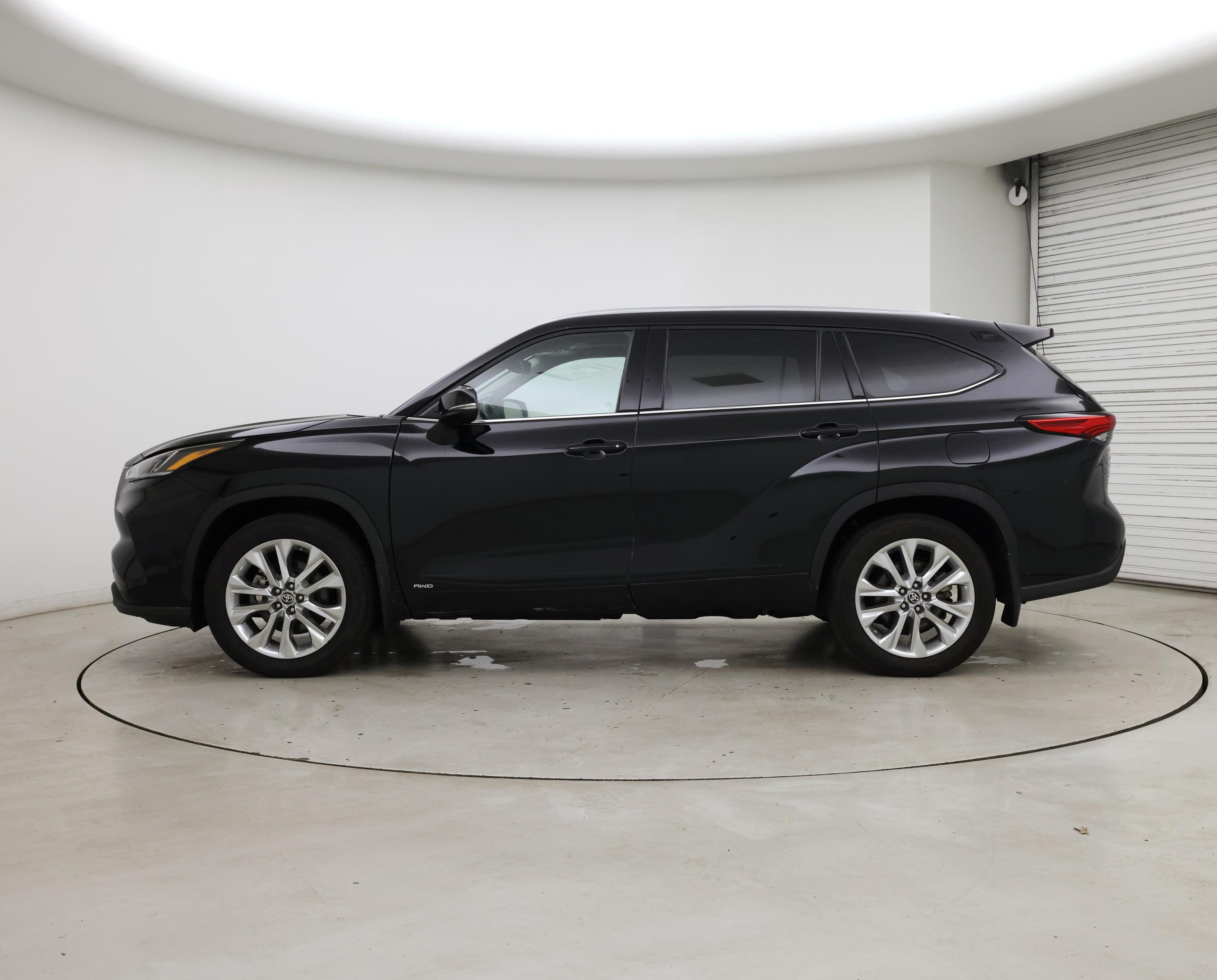 Thumbnail: 2023 Toyota Highlander - 3