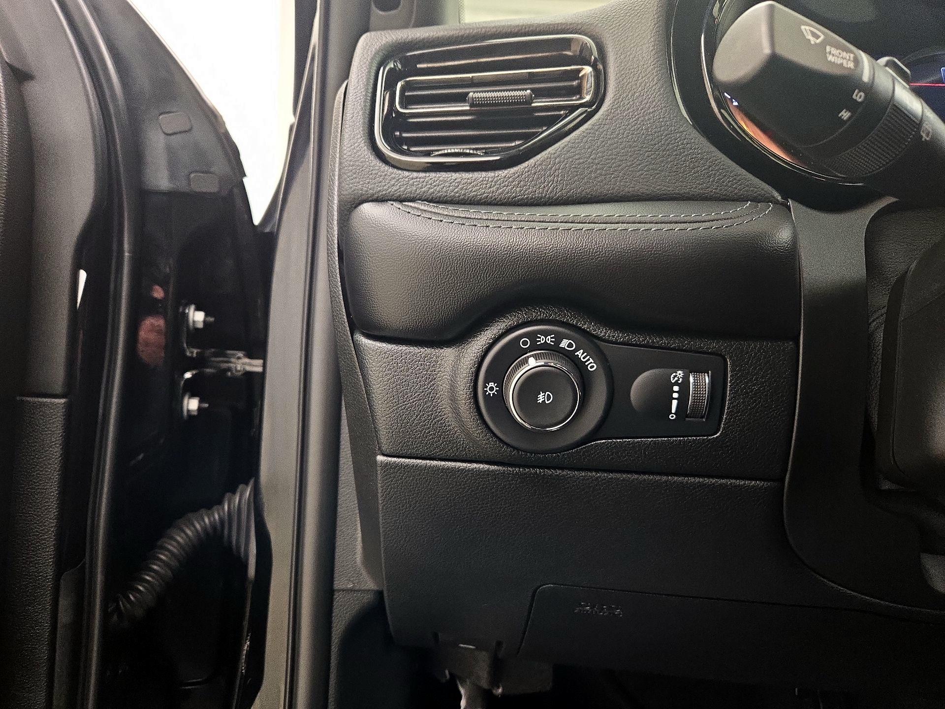 Thumbnail: 2022 Dodge Durango - 13