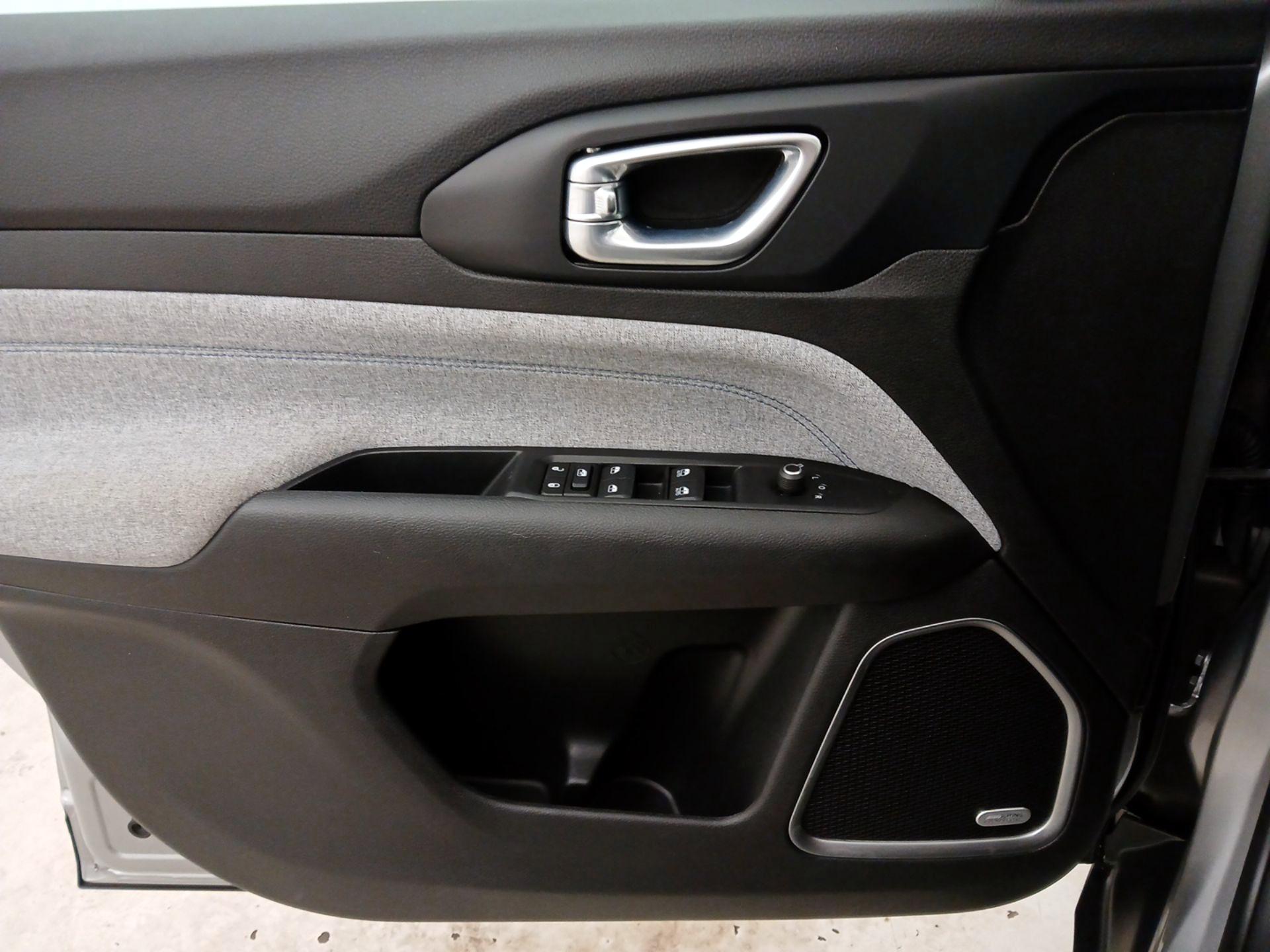 Thumbnail: 2022 Jeep Compass - 12