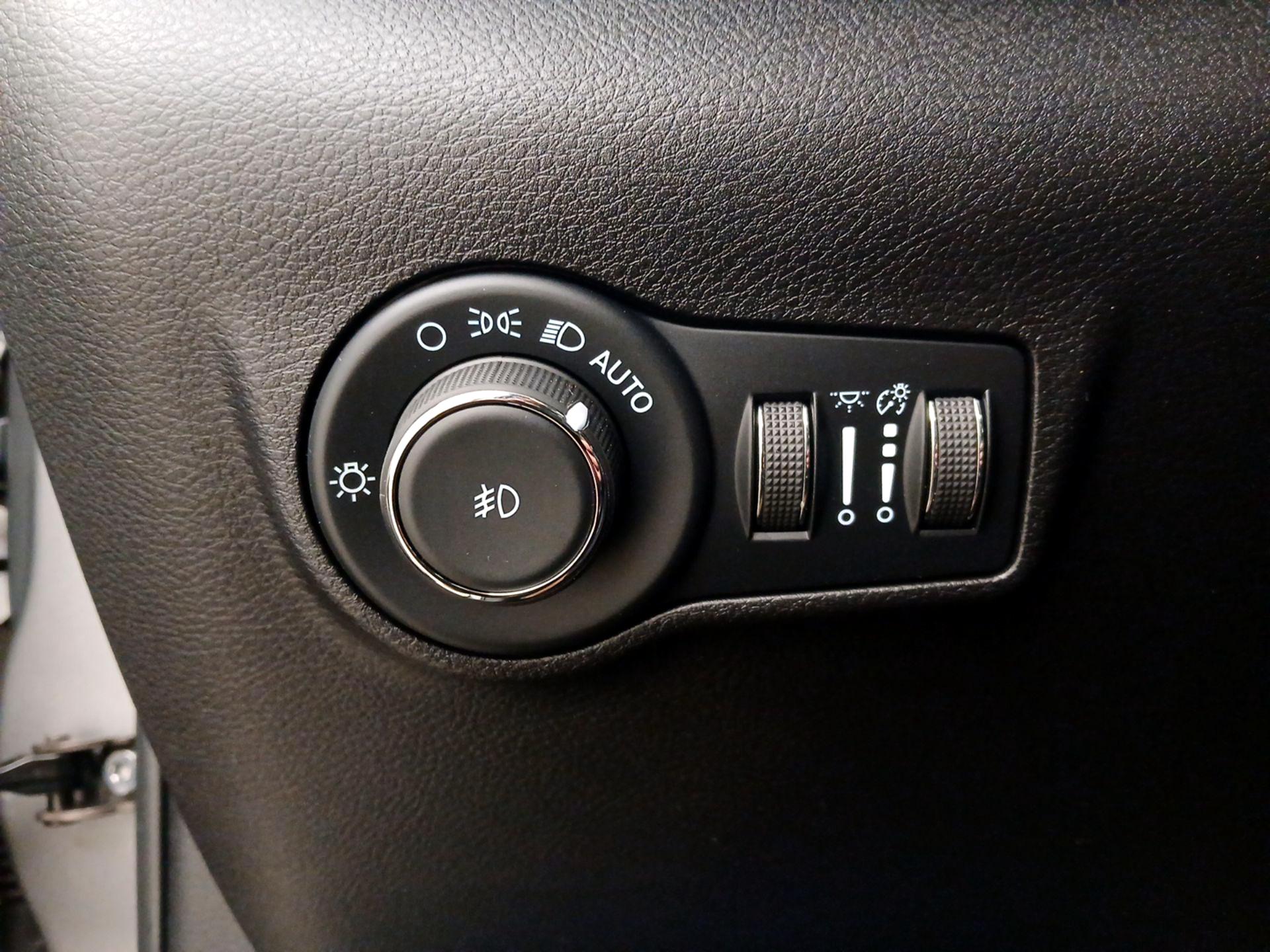 Thumbnail: 2022 Jeep Compass - 13