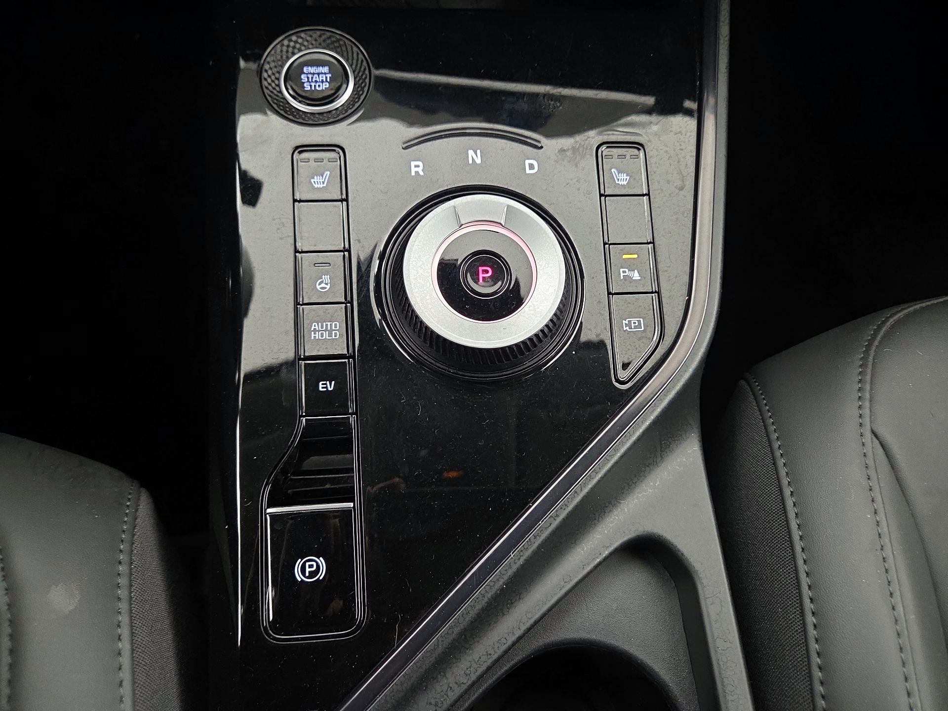 Thumbnail: 2023 Kia Niro - 18
