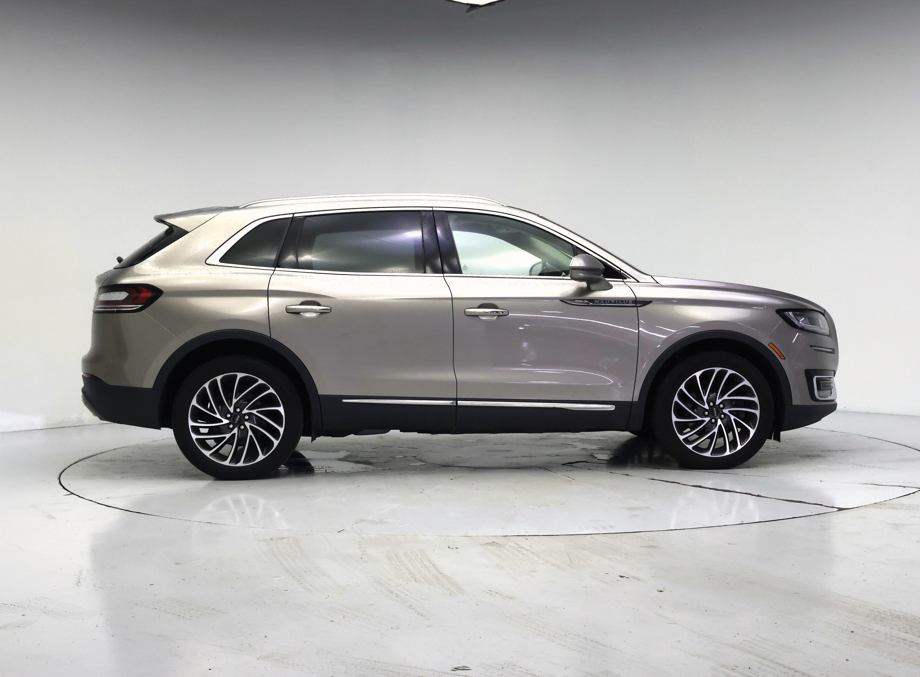 Thumbnail: 2020 Lincoln Nautilus - 7