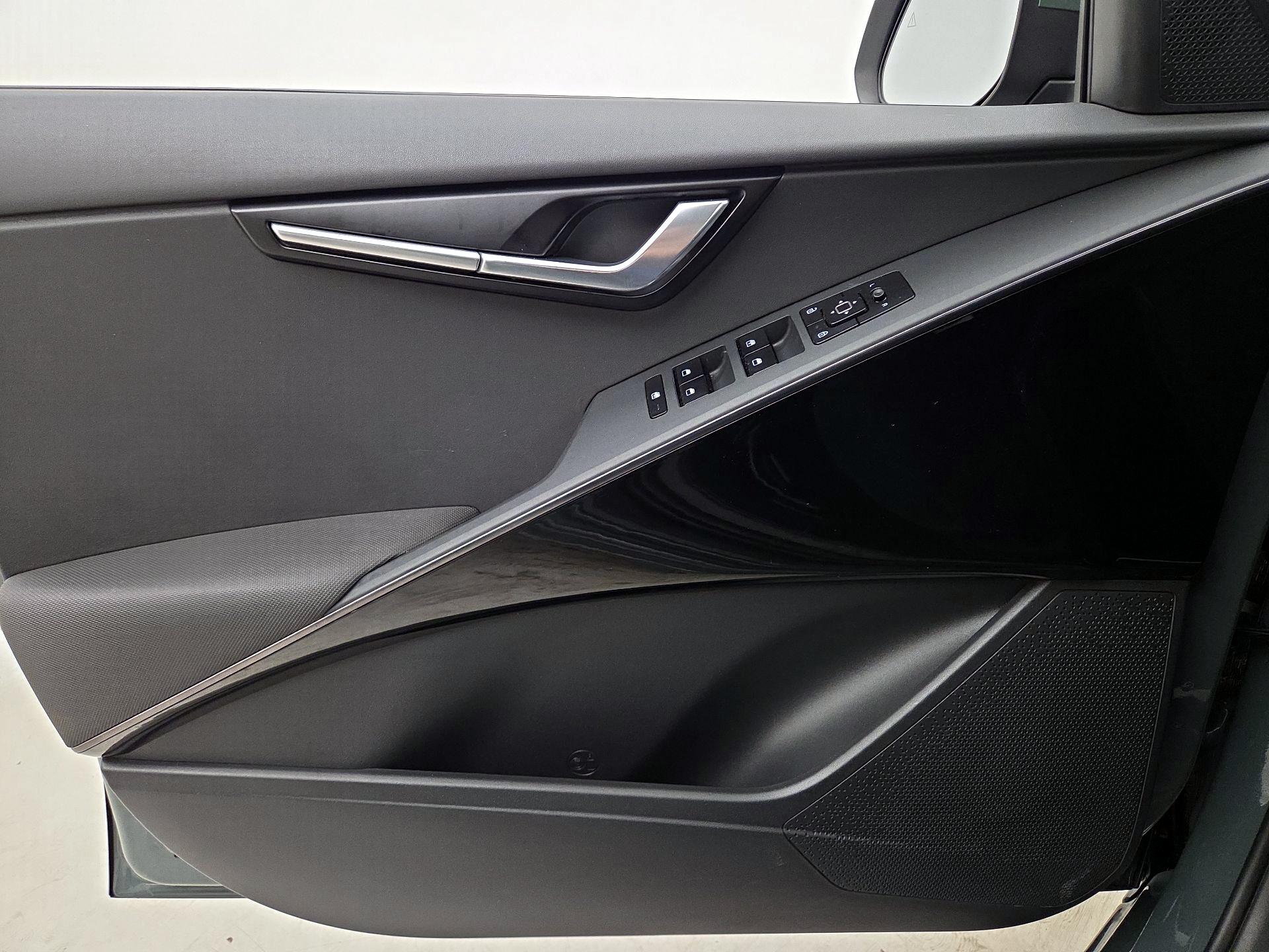 Thumbnail: 2023 Kia Niro - 12