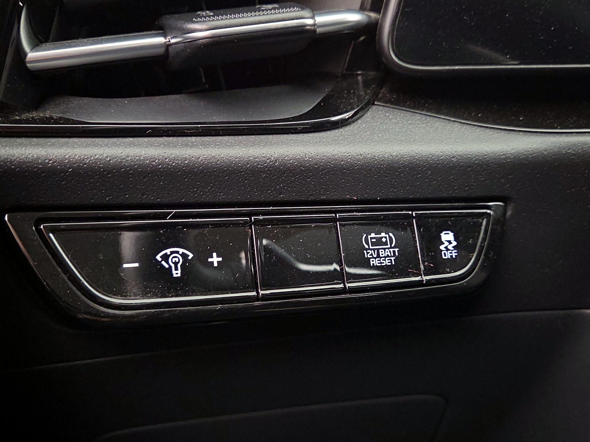 Thumbnail: 2023 Kia Niro - 13