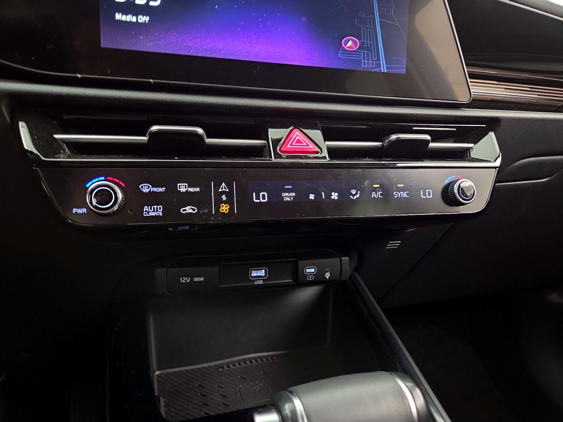 Thumbnail: 2023 Kia Niro - 17