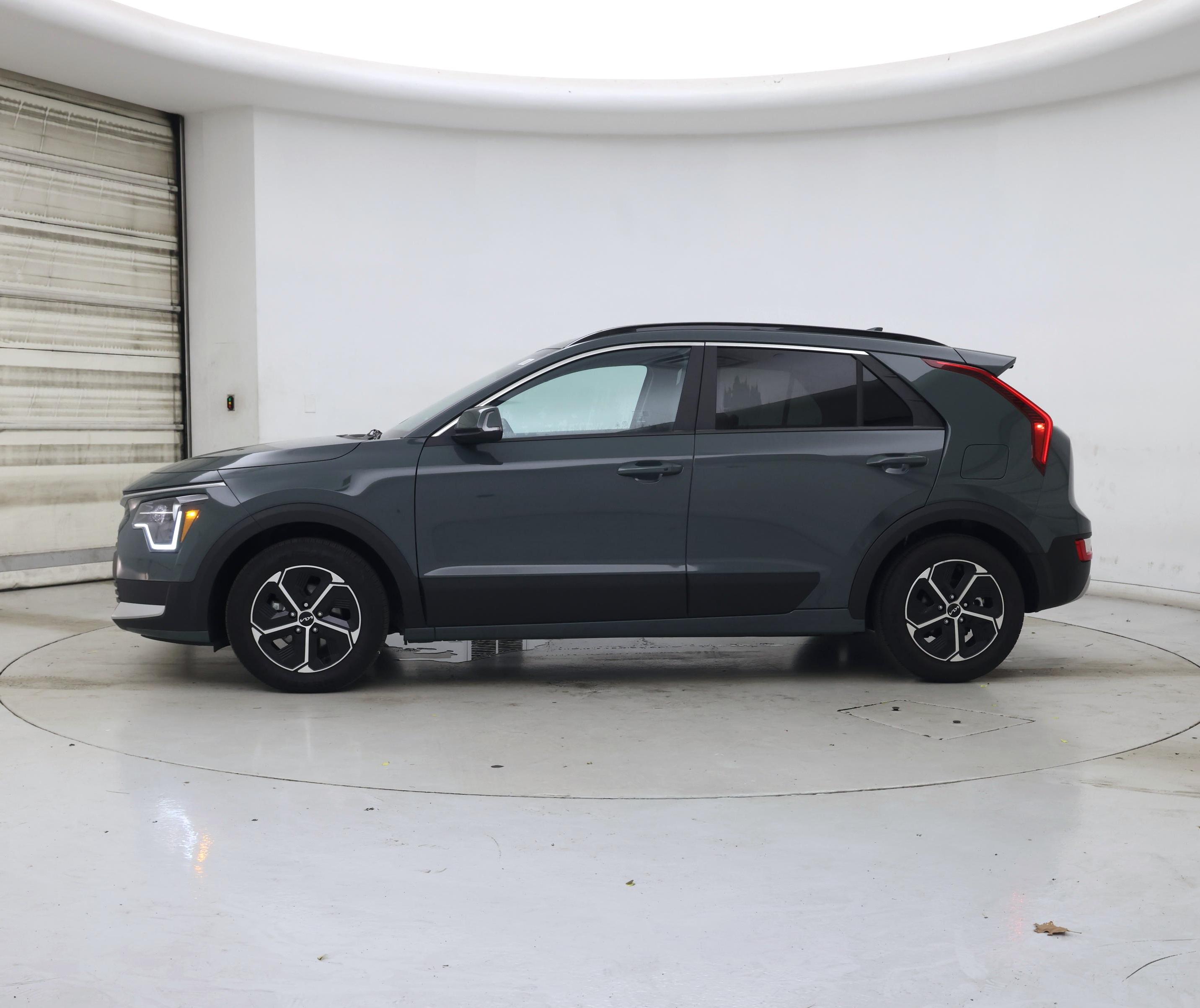 Thumbnail: 2023 Kia Niro - 3