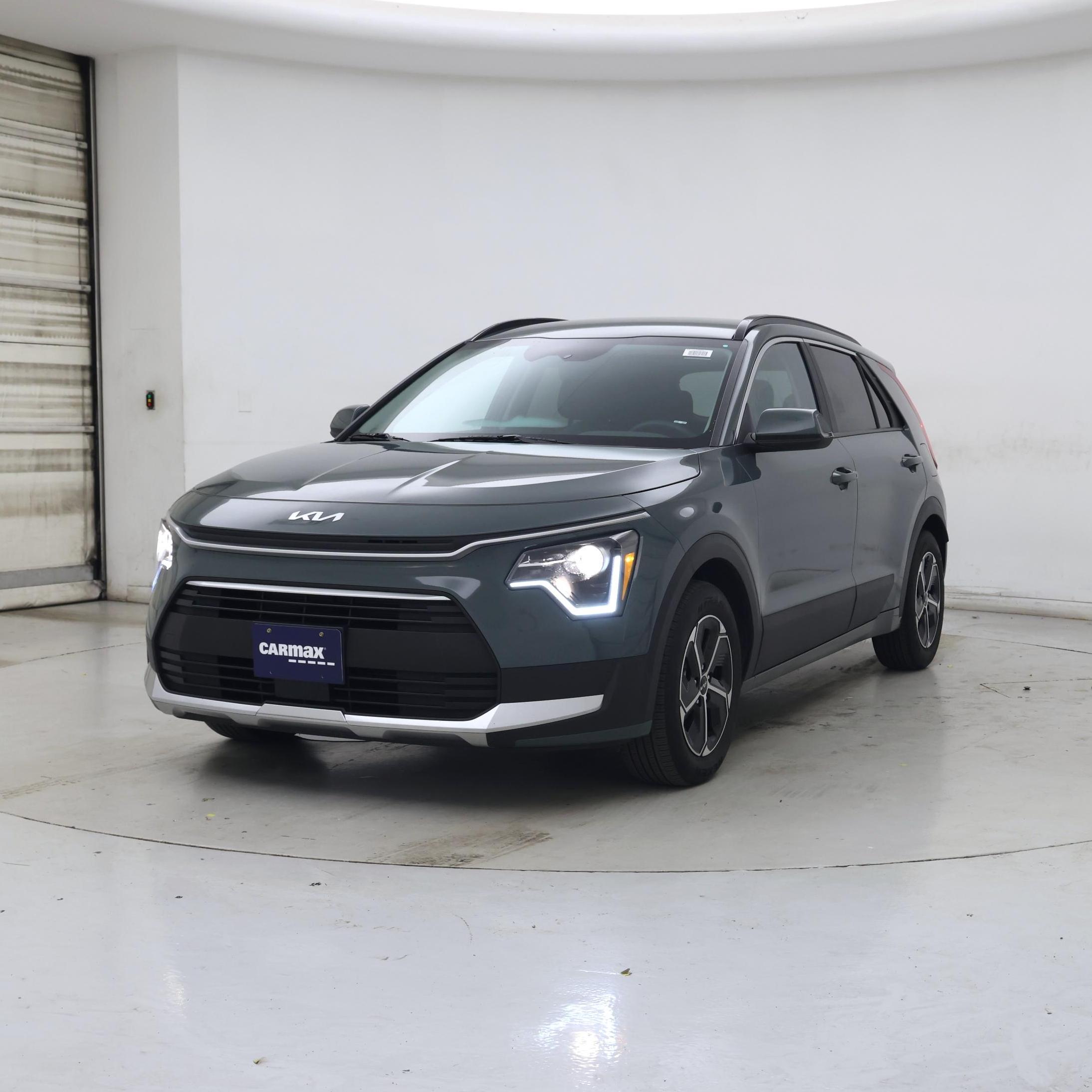 Thumbnail: 2023 Kia Niro - 4