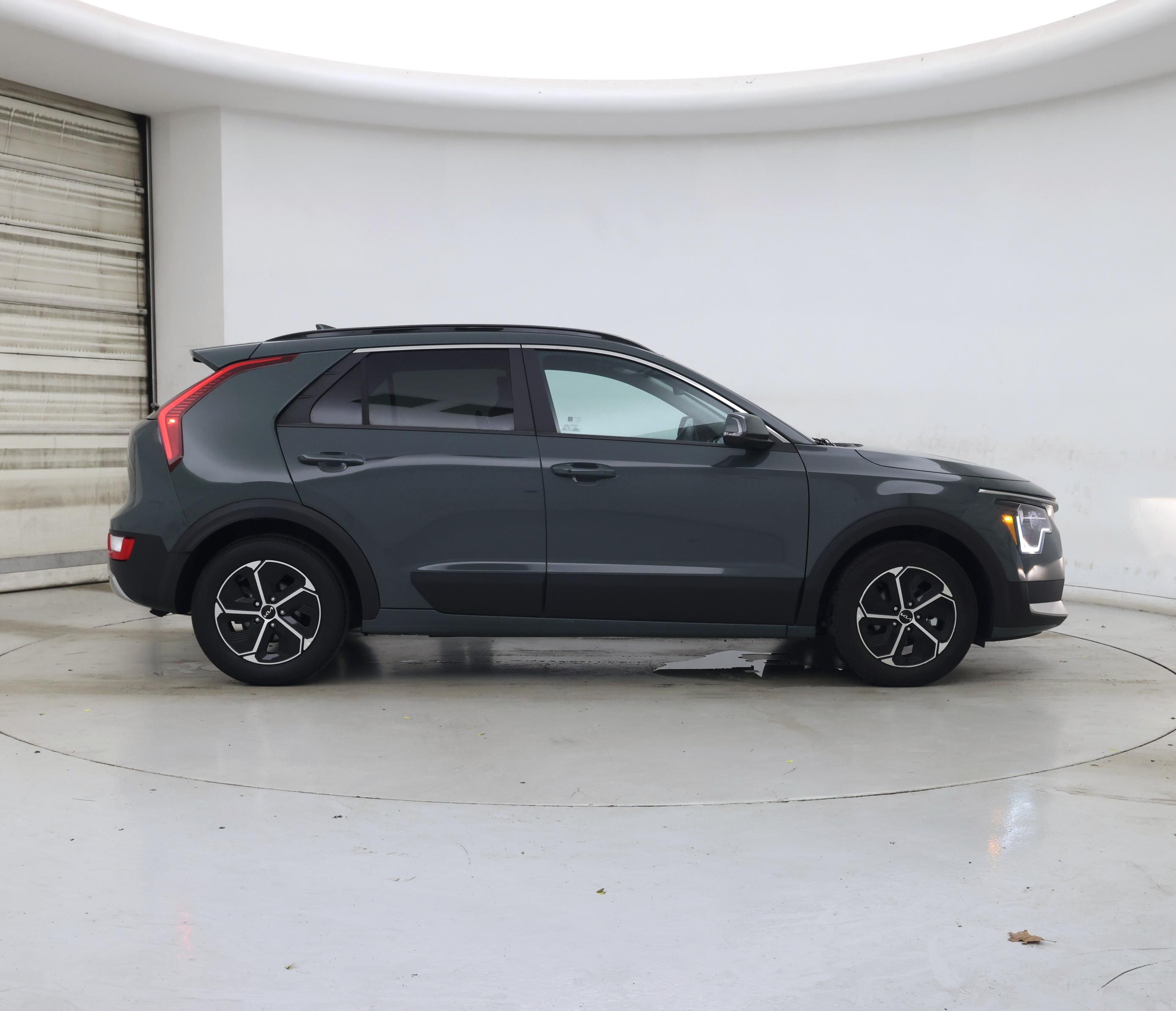 Thumbnail: 2023 Kia Niro - 7