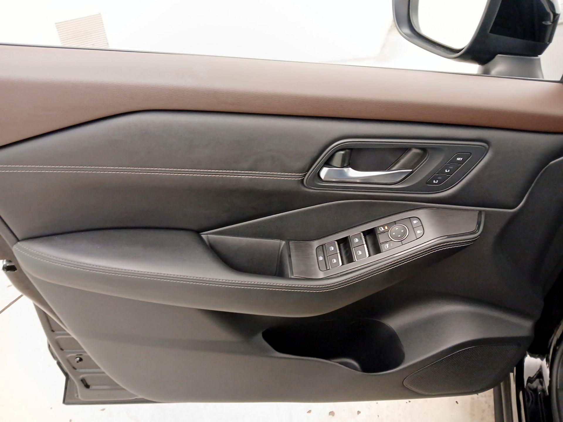 Thumbnail: 2023 Nissan Rogue - 12