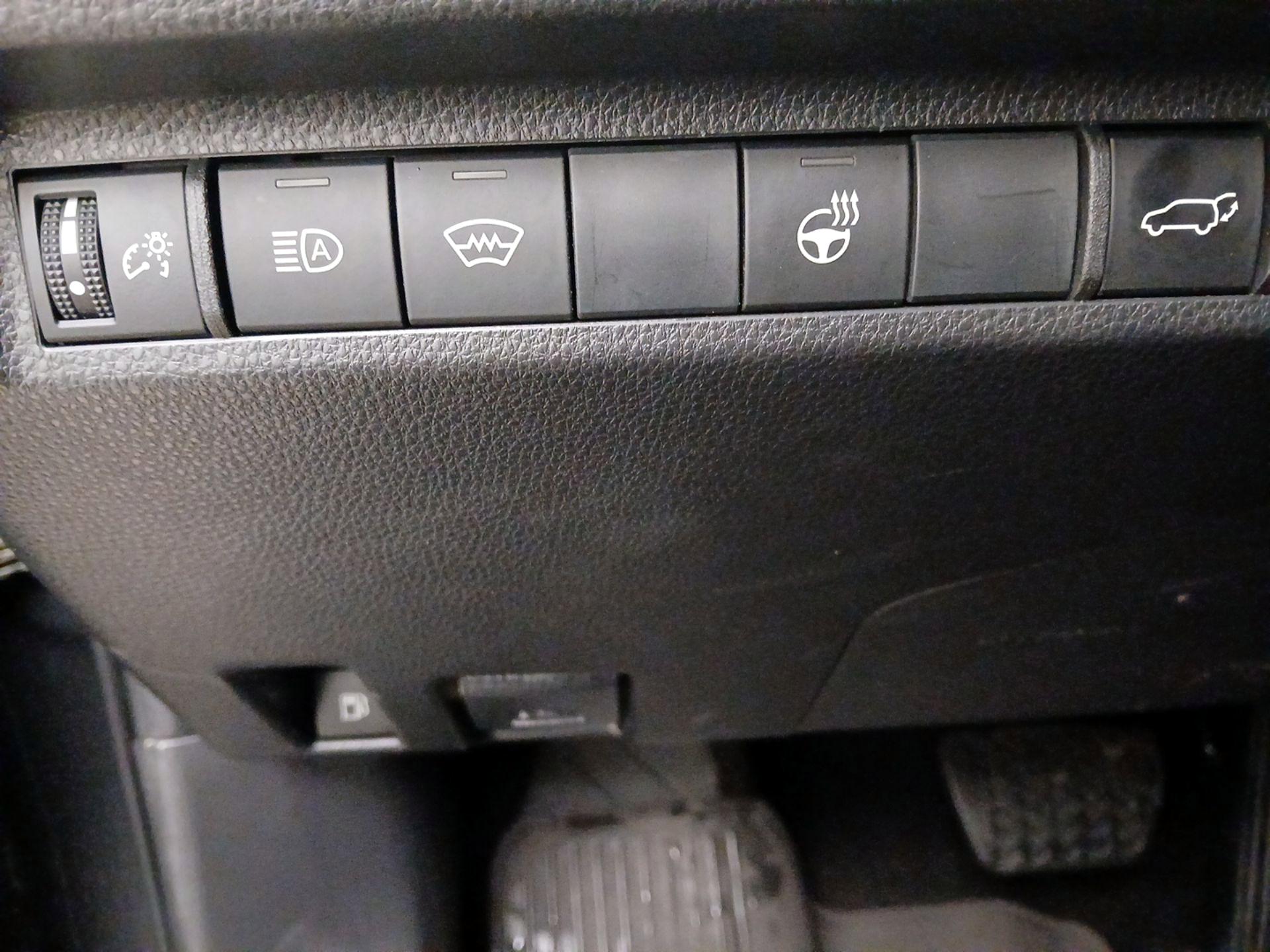 Thumbnail: 2023 Toyota RAV4 - 13