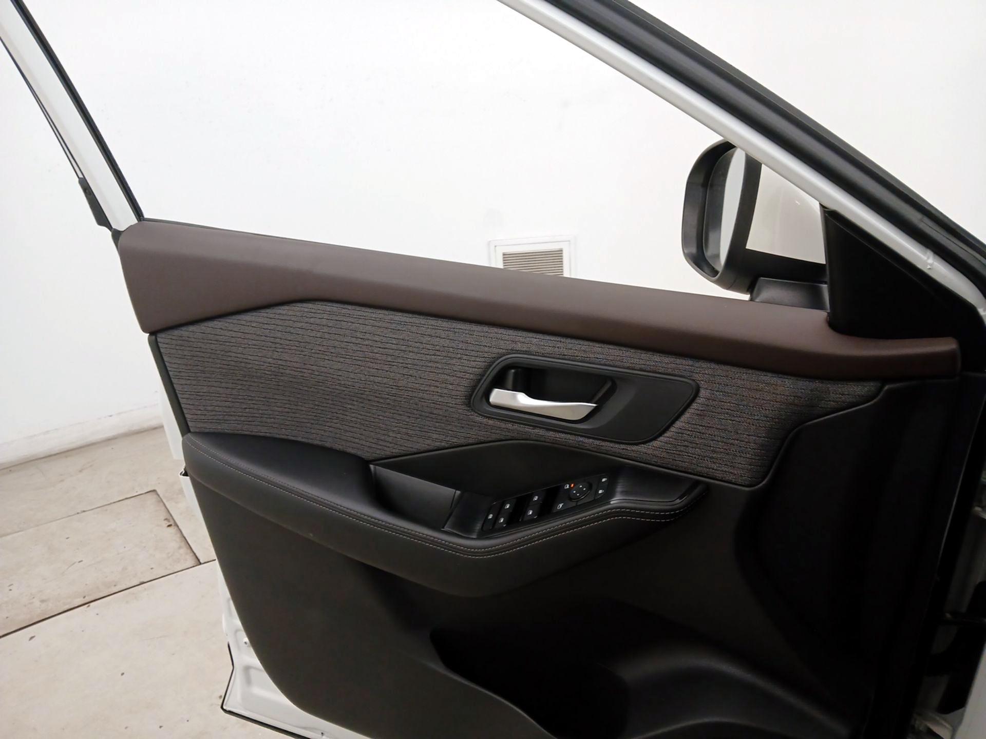 Thumbnail: 2023 Nissan Rogue - 12