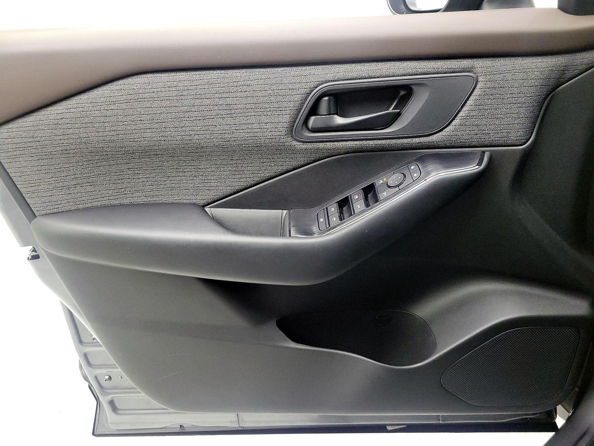 Thumbnail: 2023 Nissan Rogue - 10