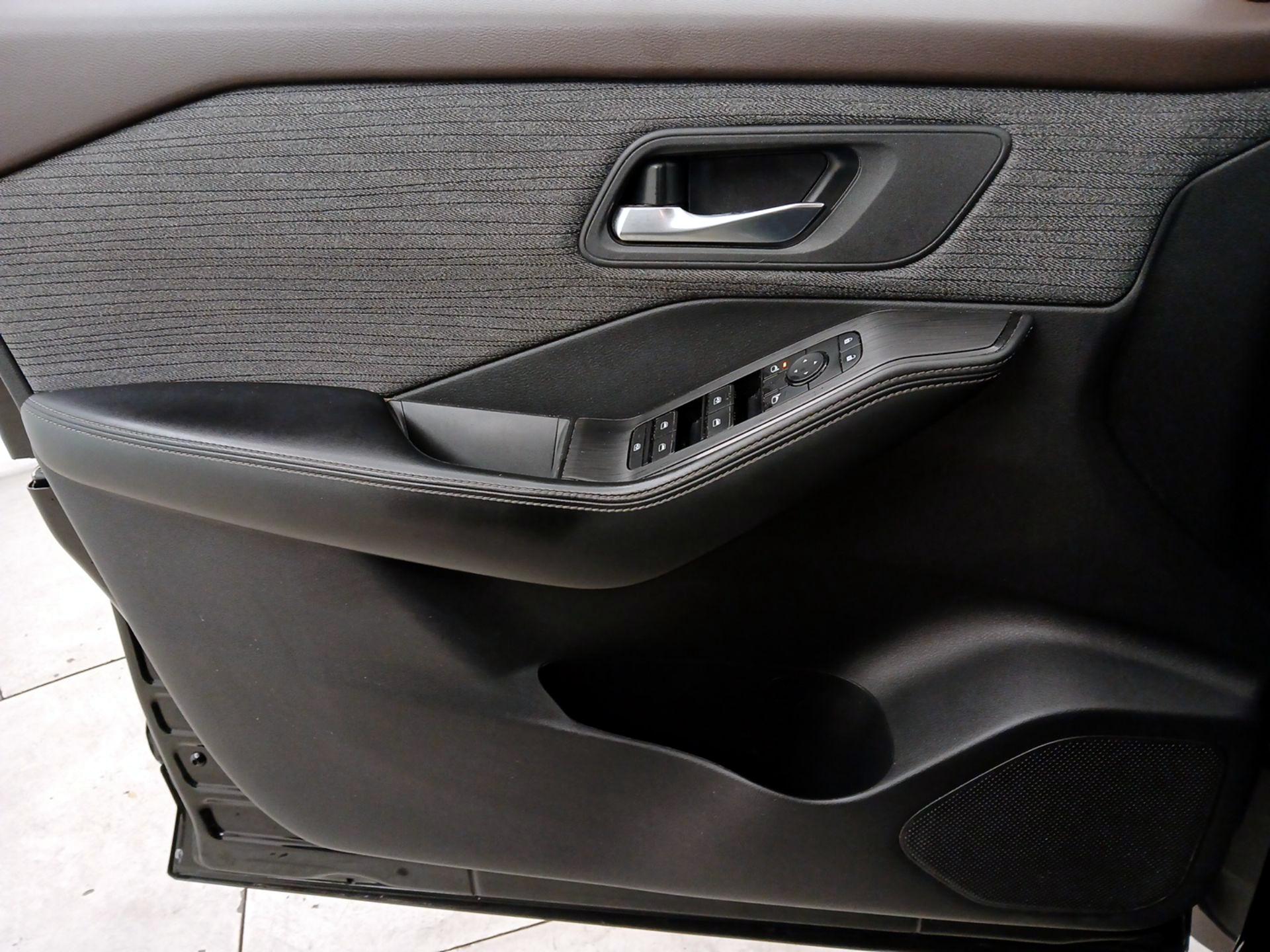 Thumbnail: 2023 Nissan Rogue - 12