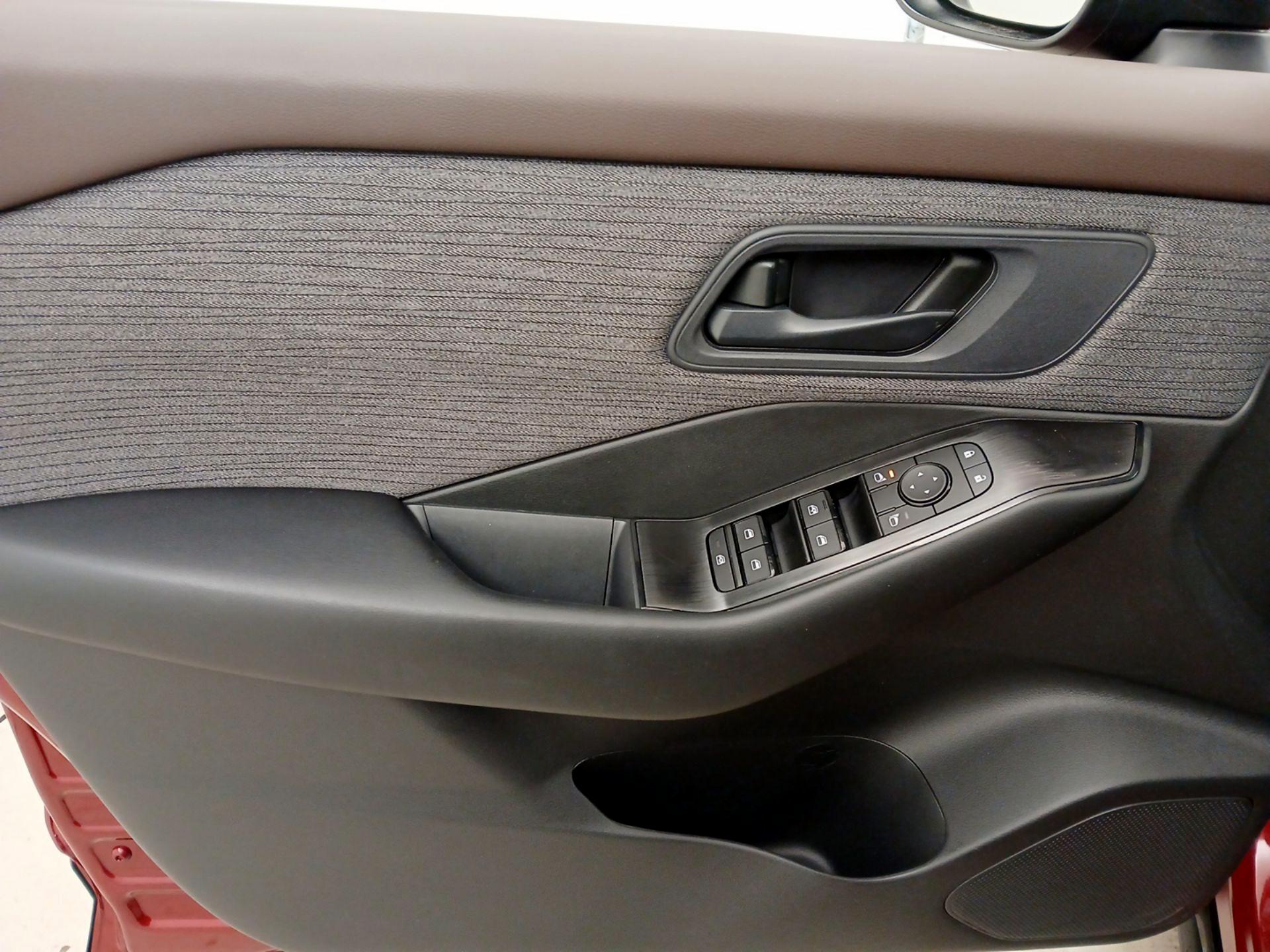 Thumbnail: 2023 Nissan Rogue - 12