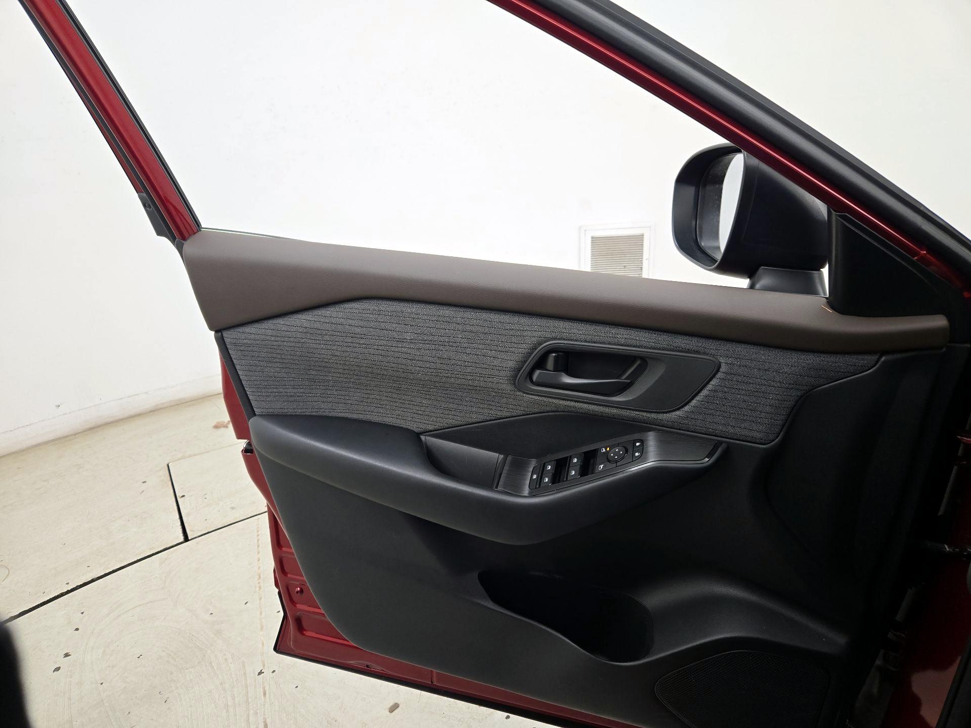 Thumbnail: 2023 Nissan Rogue - 12