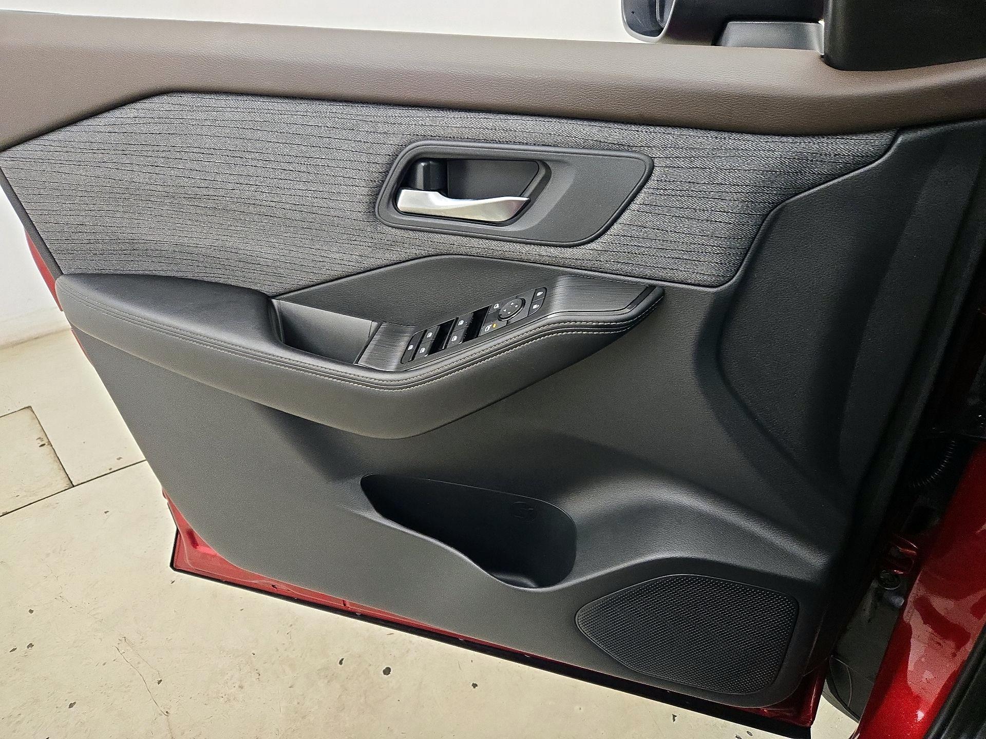 Thumbnail: 2023 Nissan Rogue - 12