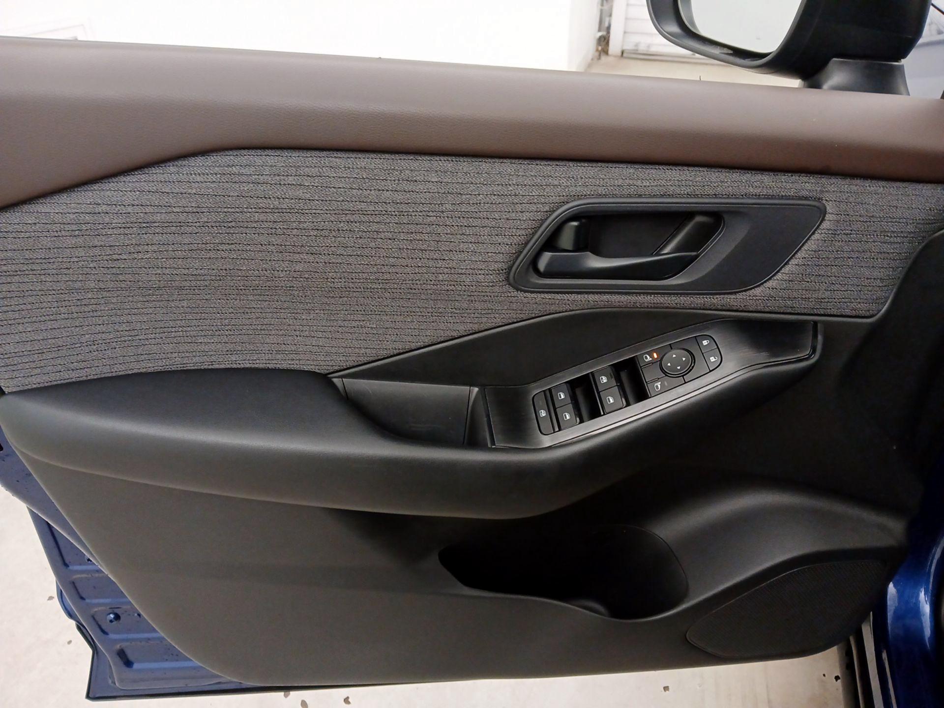 Thumbnail: 2023 Nissan Rogue - 12