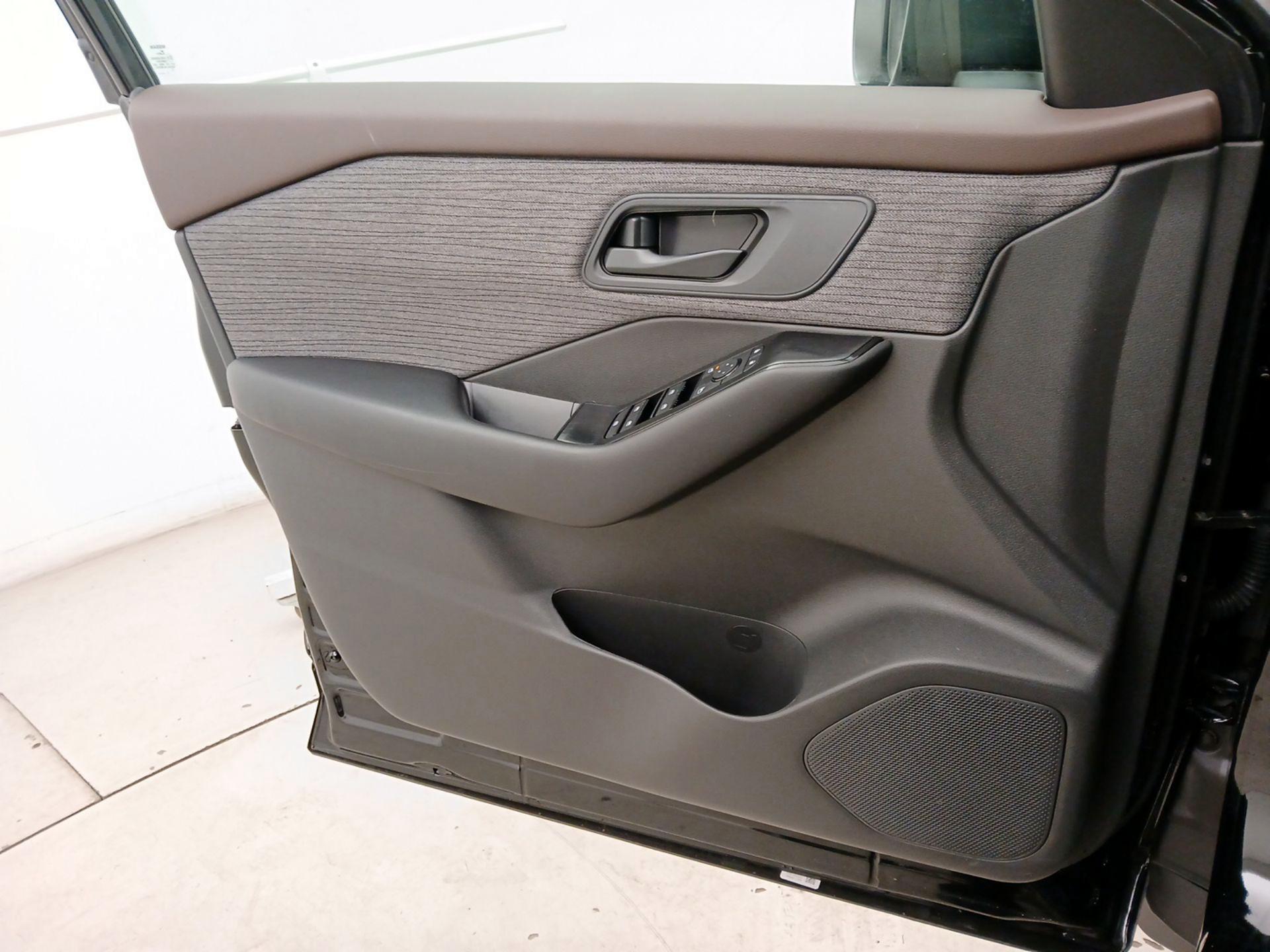 Thumbnail: 2023 Nissan Rogue - 12