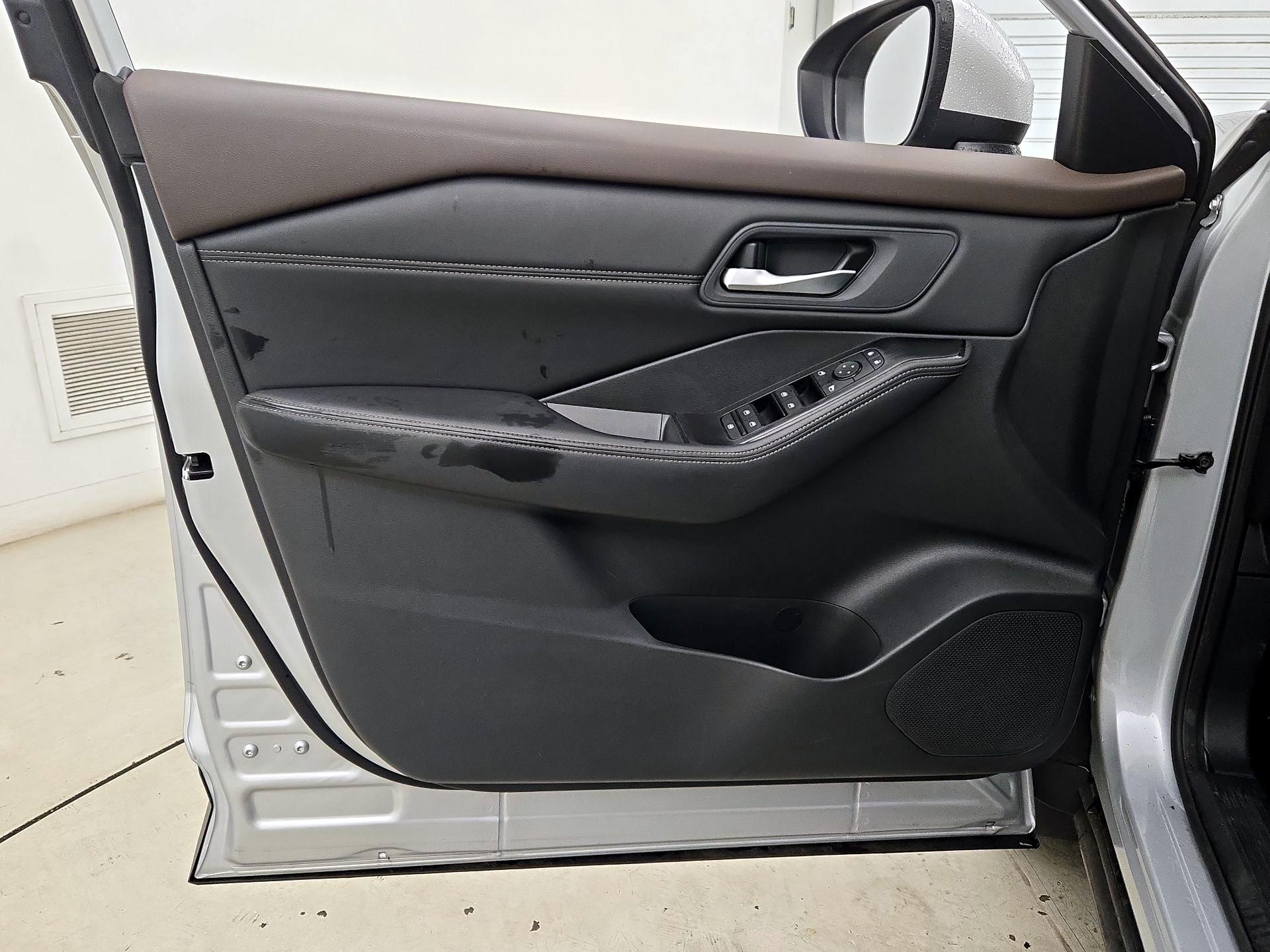 Thumbnail: 2023 Nissan Rogue - 12