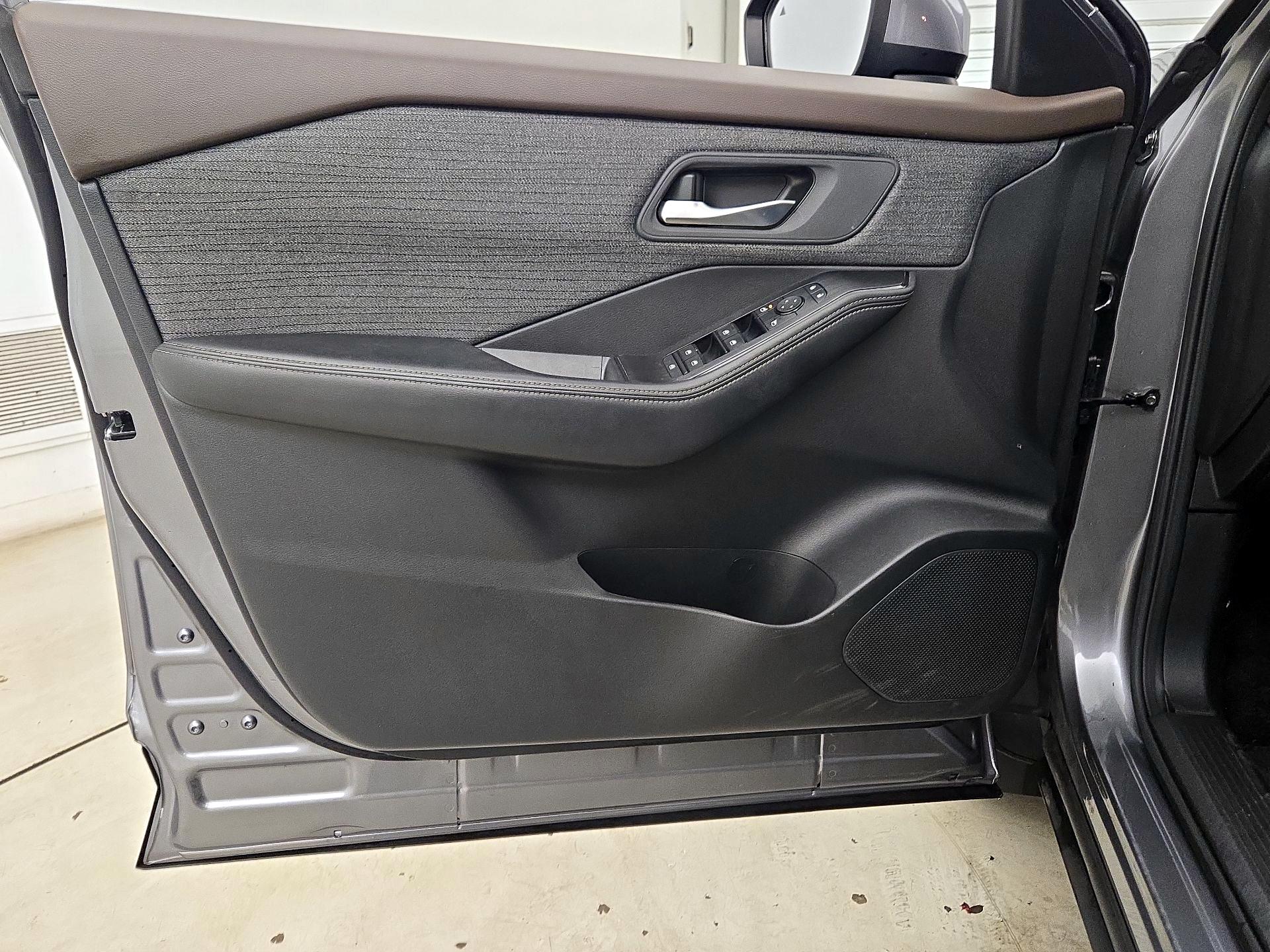 Thumbnail: 2023 Nissan Rogue - 12