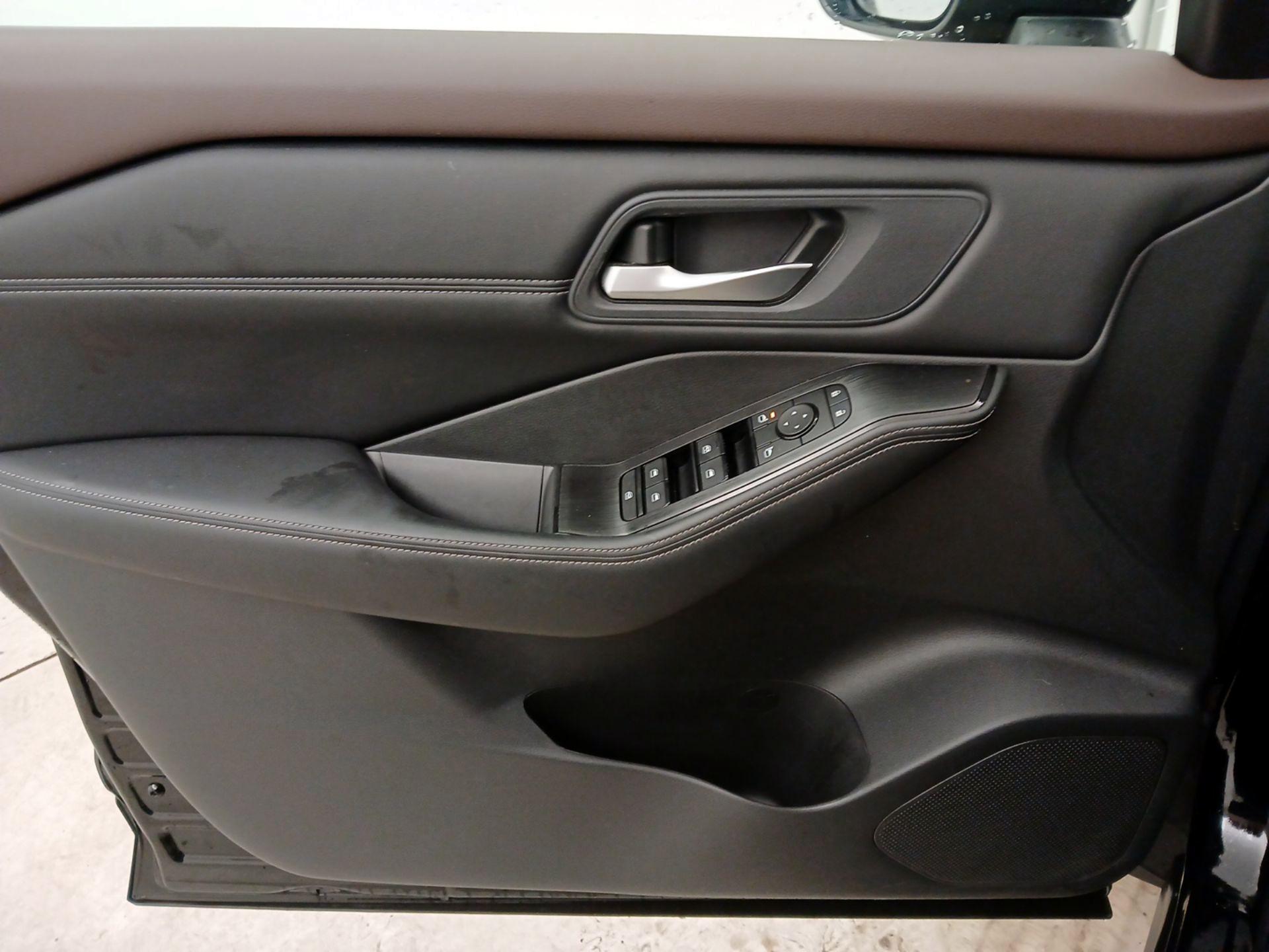 Thumbnail: 2023 Nissan Rogue - 12