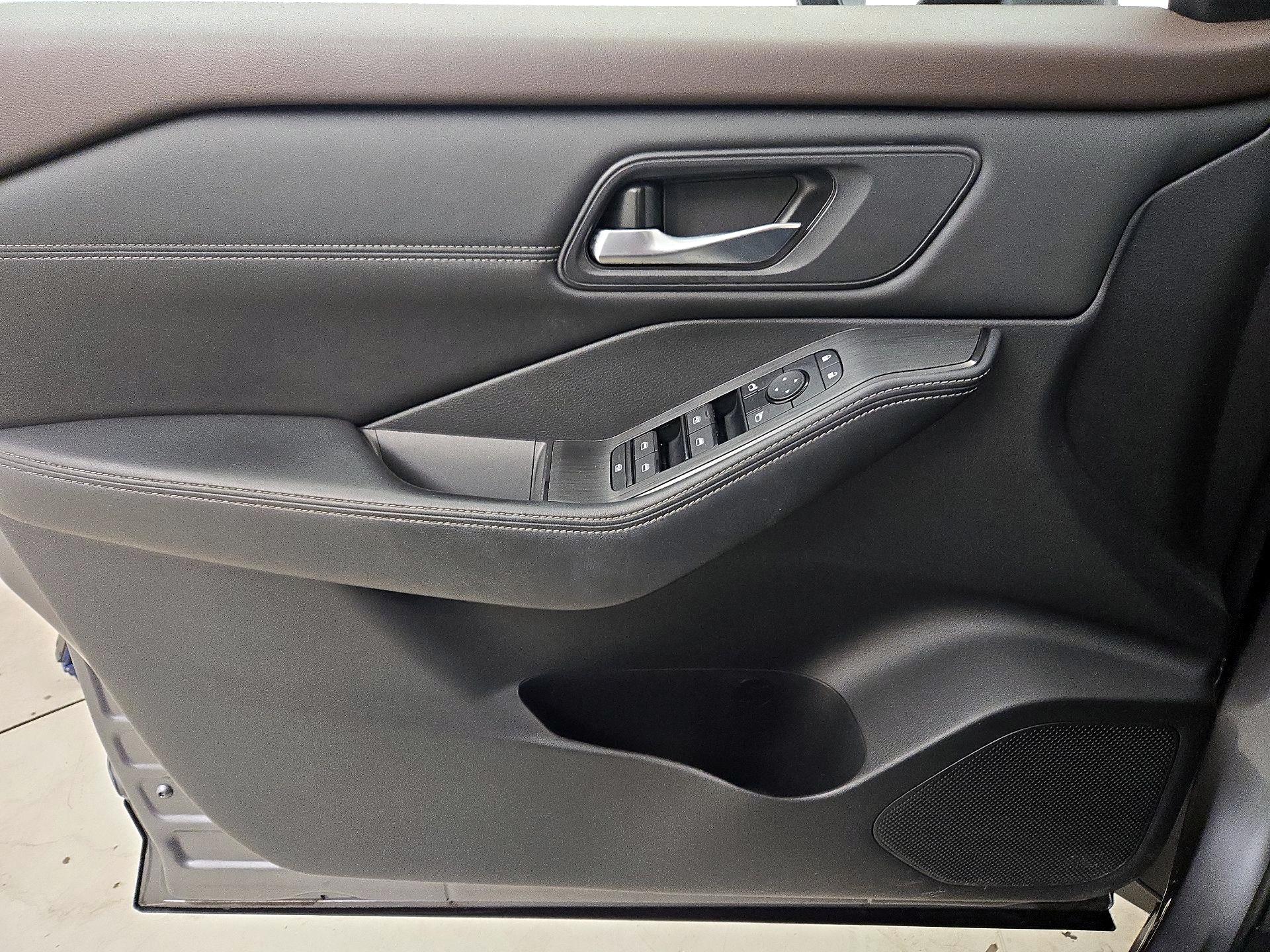 Thumbnail: 2023 Nissan Rogue - 12